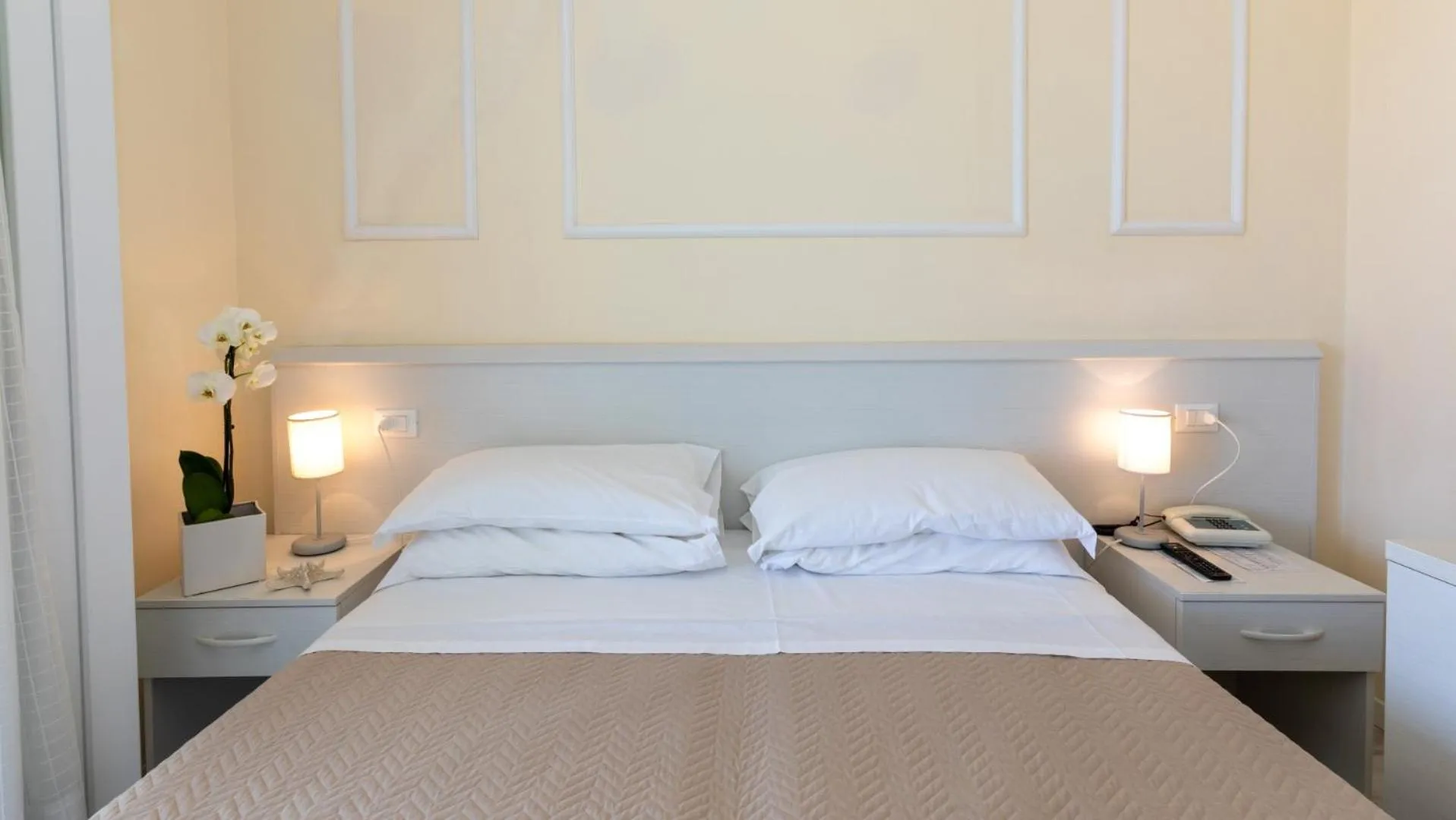 Photo of the whole room, Bed in Hotel Plaza Esplanade