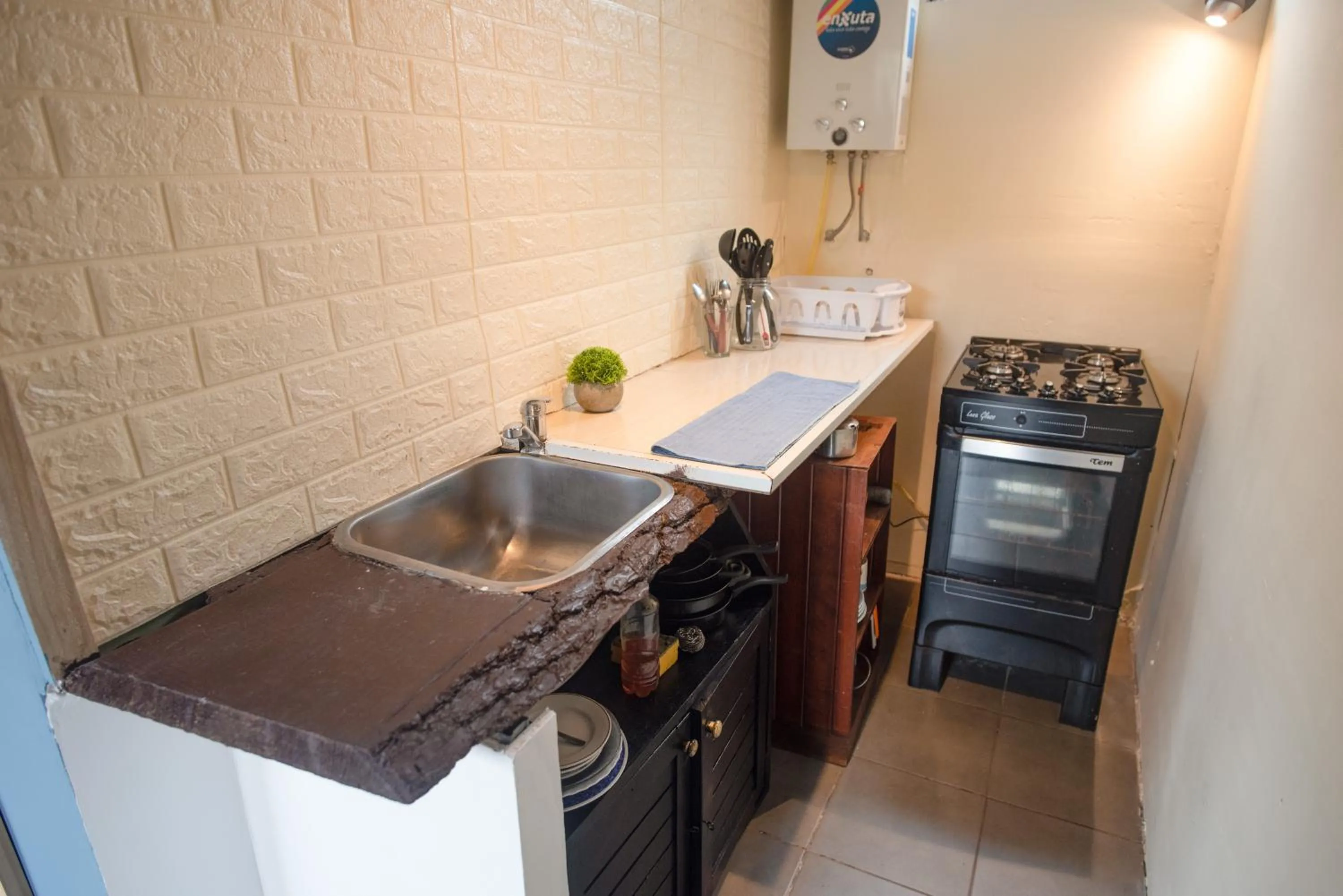 Kitchen or kitchenette in RocaMar Hostel Boutique