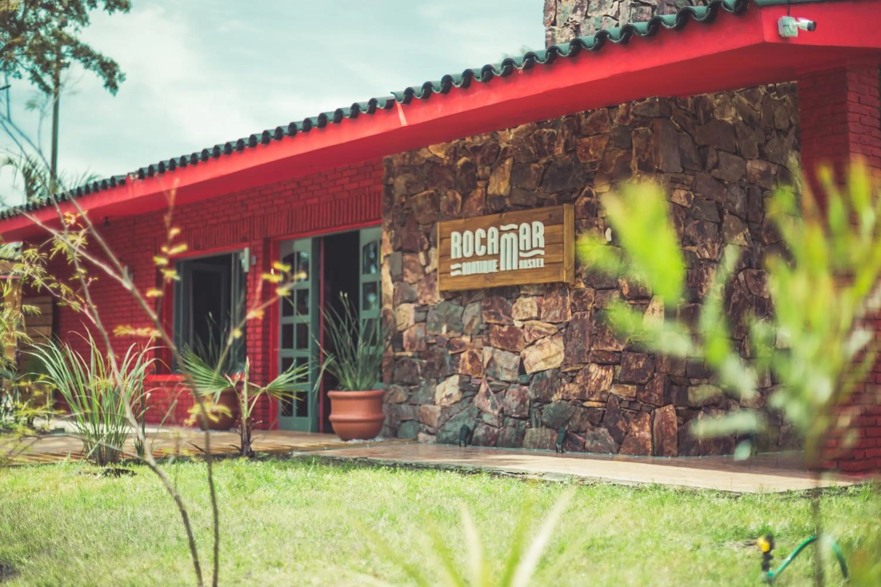 Facade/entrance in RocaMar Hostel Boutique