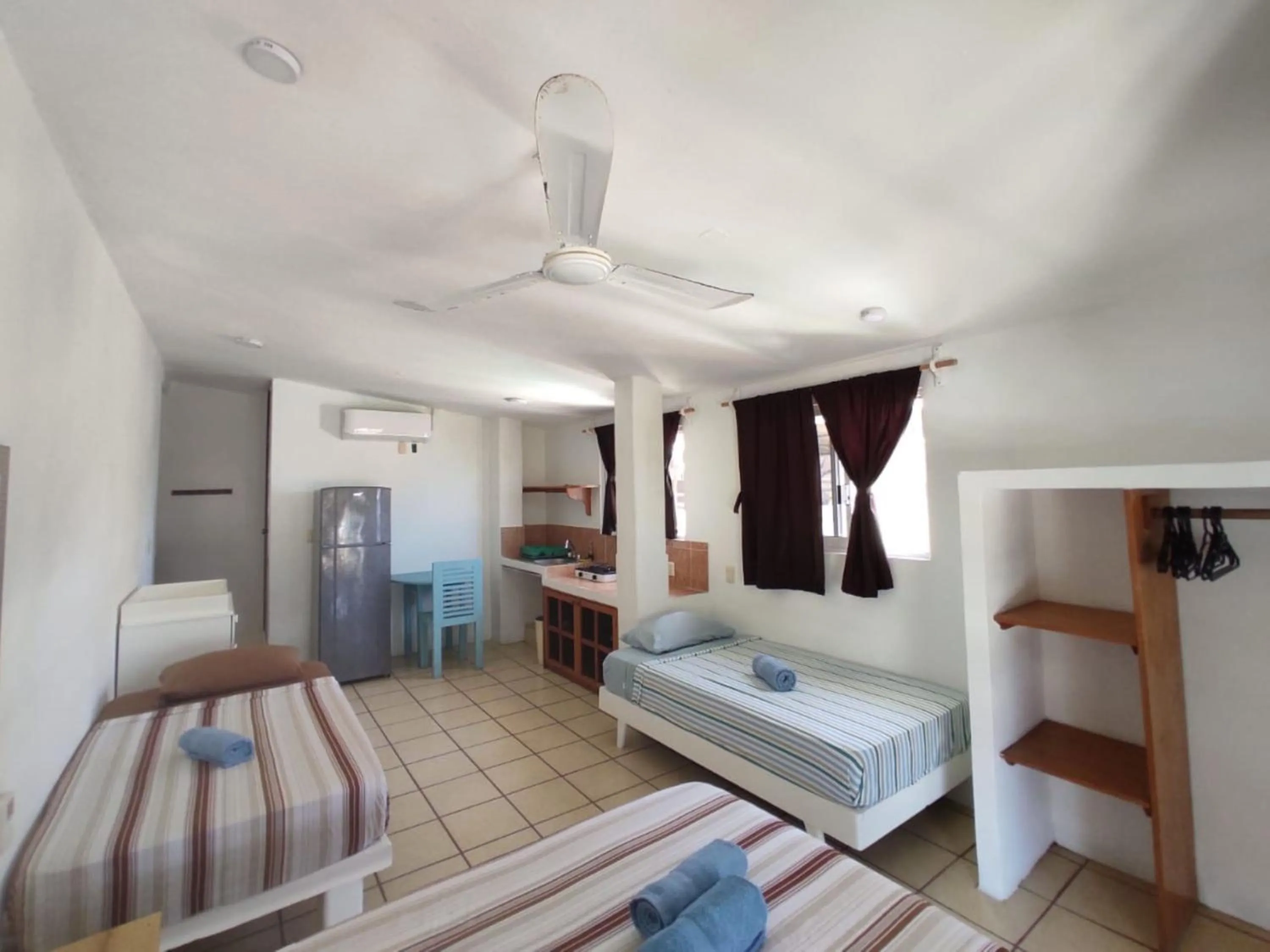 kitchen, Bed in Hotel Papaya Surf