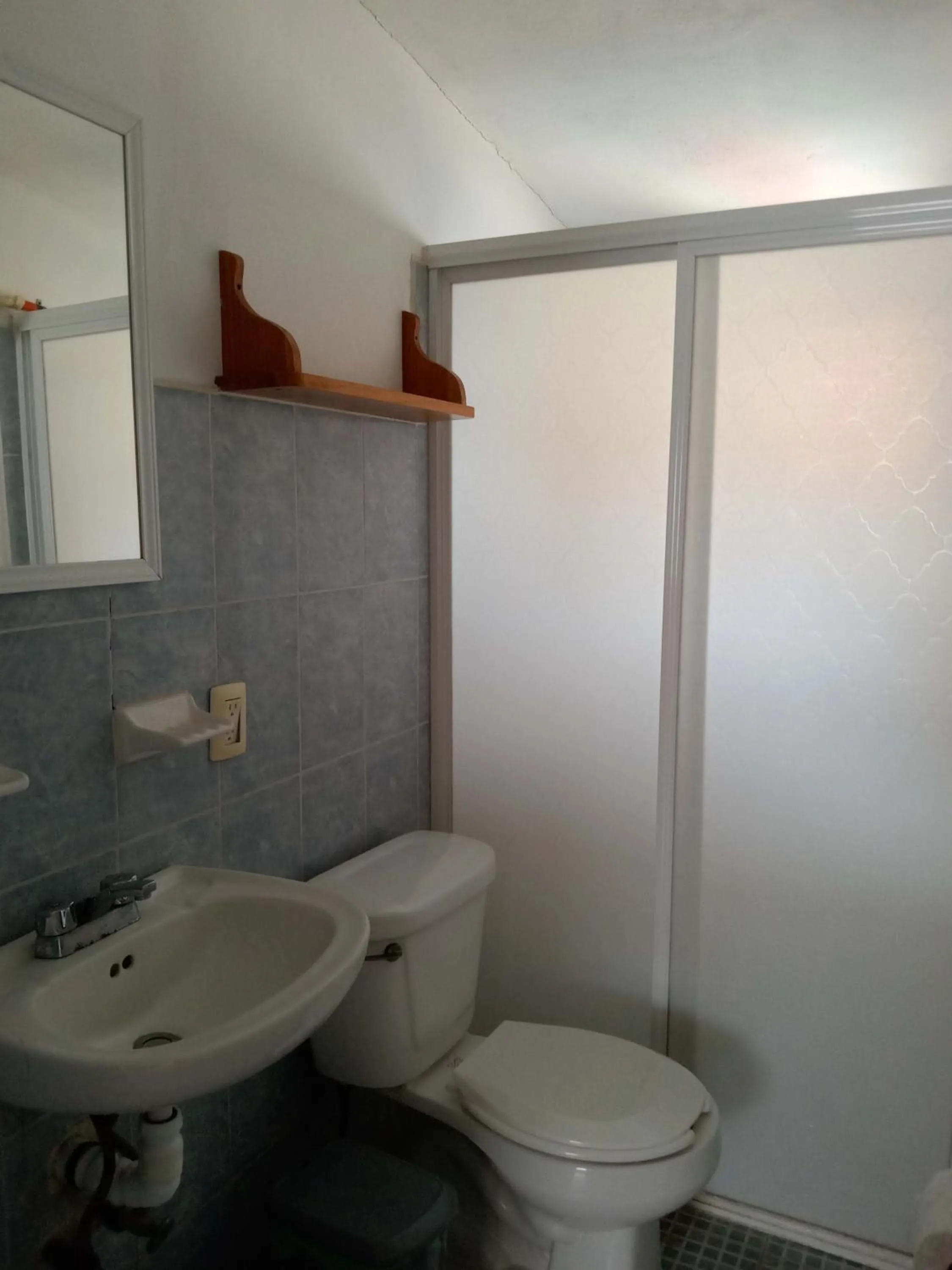 Toilet in Hotel Papaya Surf