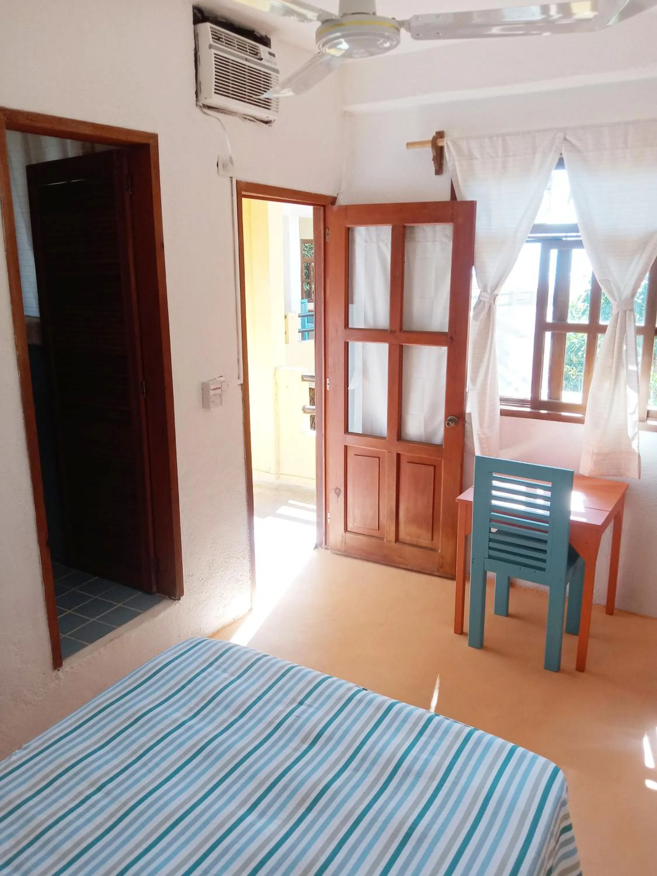 Bedroom, Bed in Hotel Papaya Surf