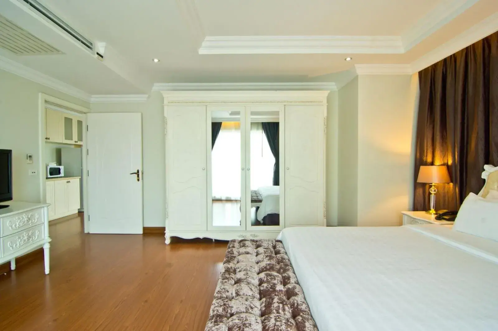 View (from property/room), Bed in LK Miracle Suite - SHA Extra Plus View (from property/room), Bed in LK Miracle Suite - SHA Extra Plus