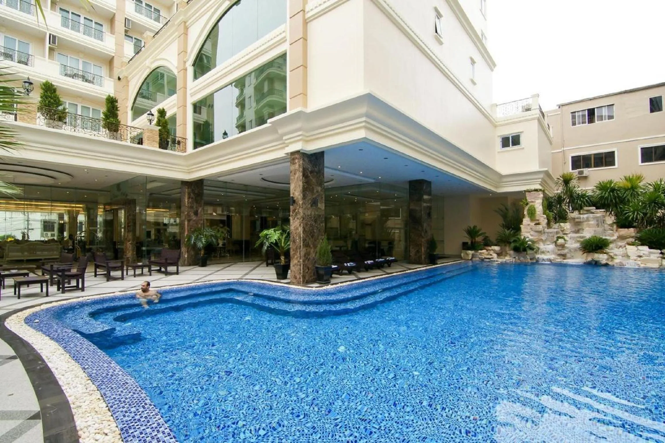 Swimming pool in LK Miracle Suite - SHA Extra Plus