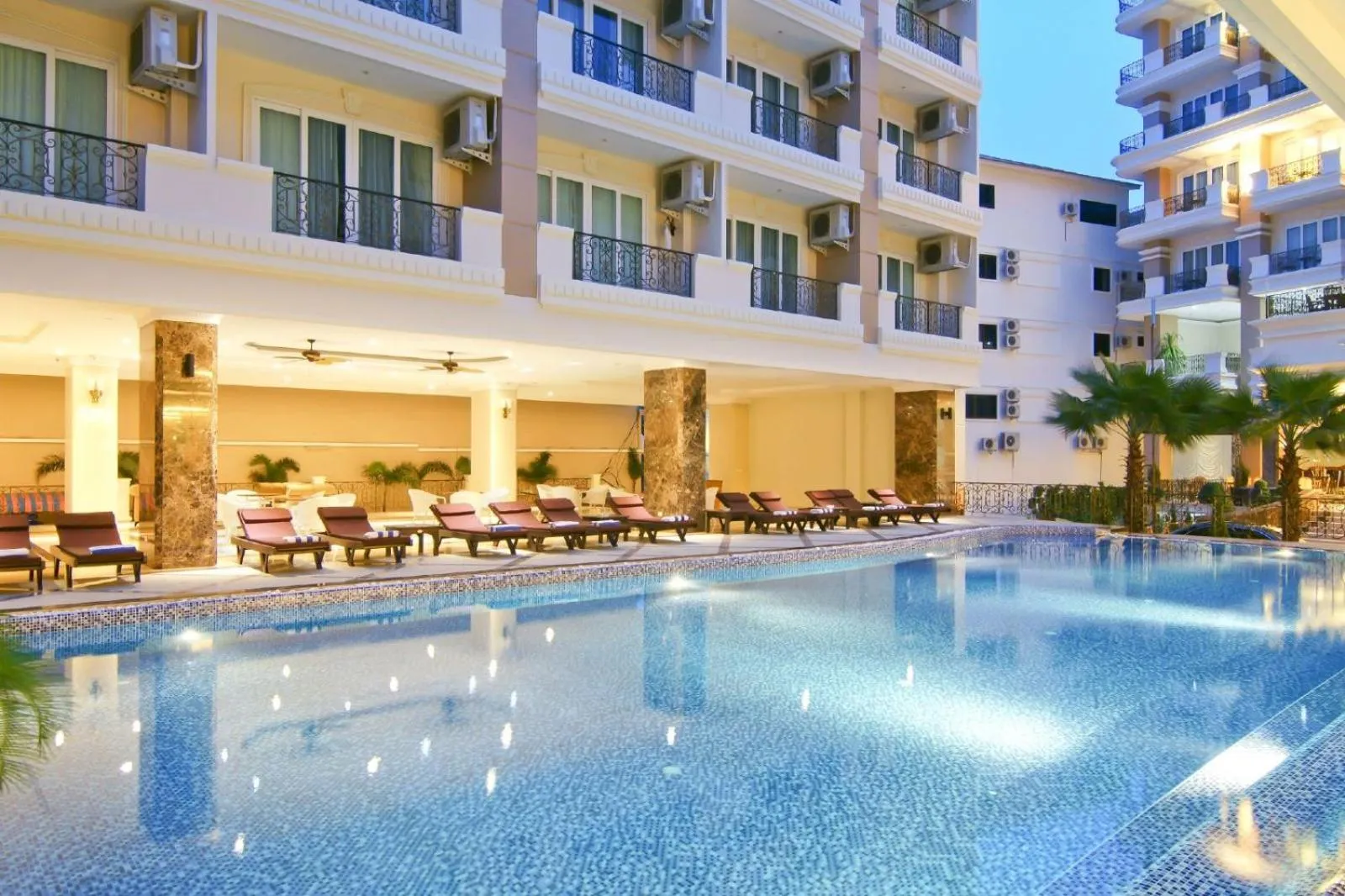 Swimming pool in LK Miracle Suite - SHA Extra Plus