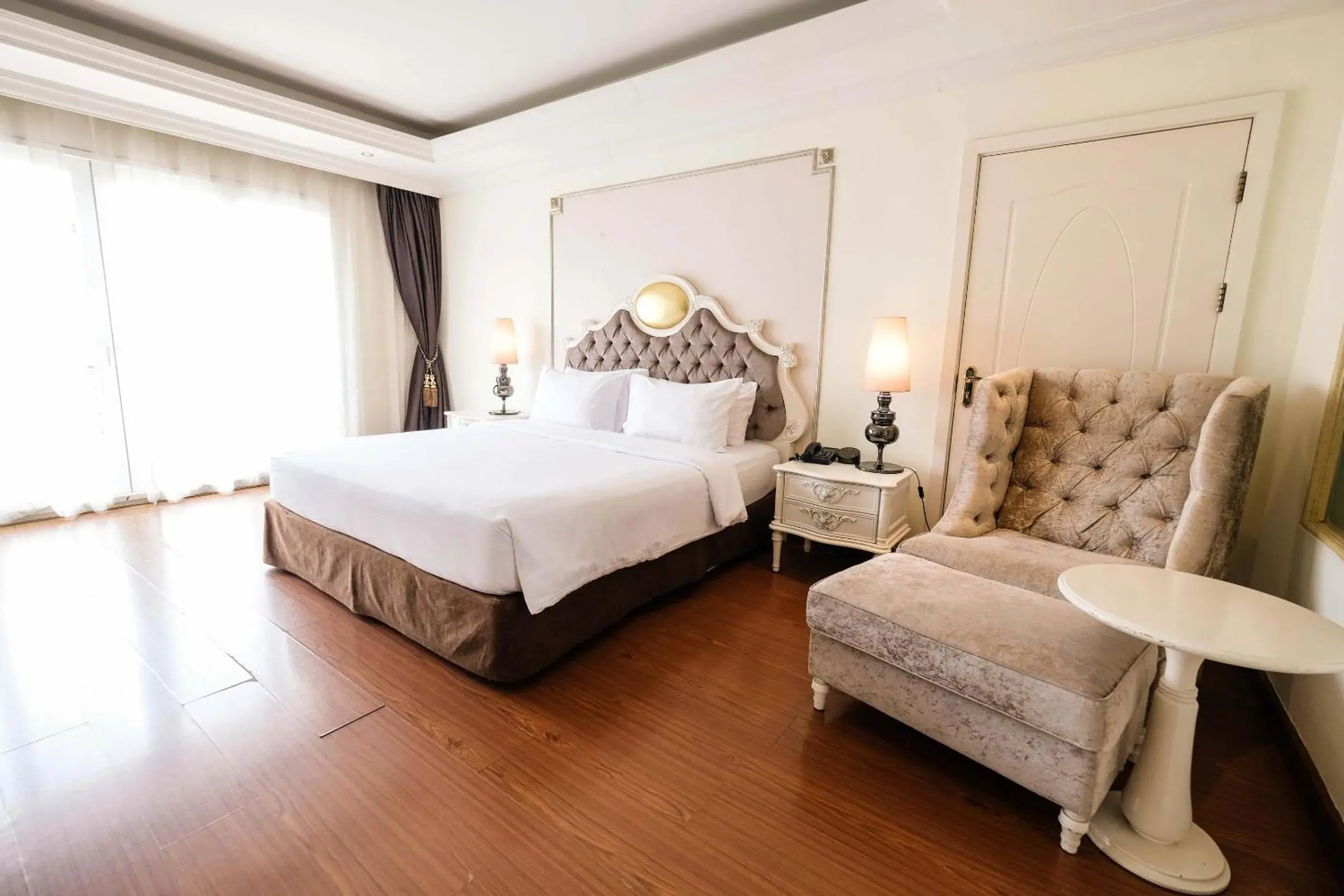 Bed in LK Miracle Suite - SHA Extra Plus Bed in LK Miracle Suite - SHA Extra Plus