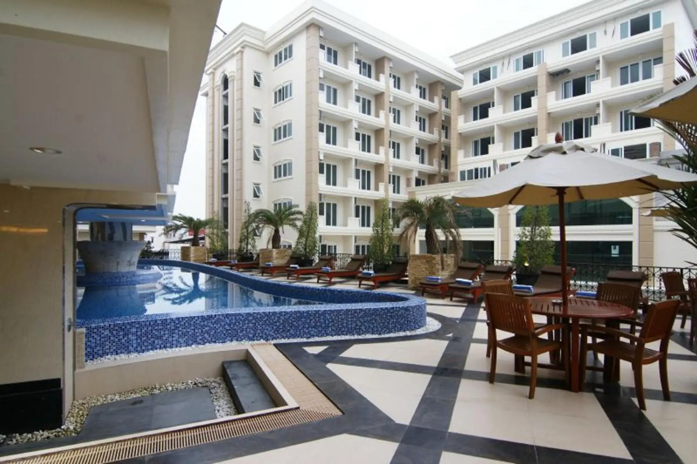 Restaurant/places to eat in LK Miracle Suite - SHA Extra Plus Restaurant/places to eat in LK Miracle Suite - SHA Extra Plus