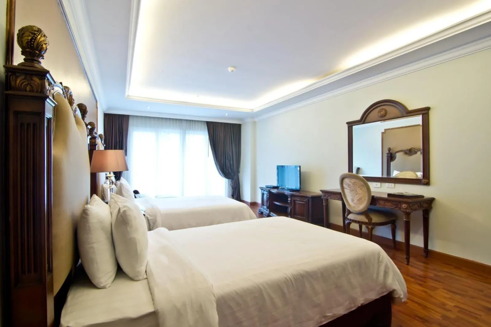 TV and multimedia, Bed in LK Miracle Suite - SHA Extra Plus