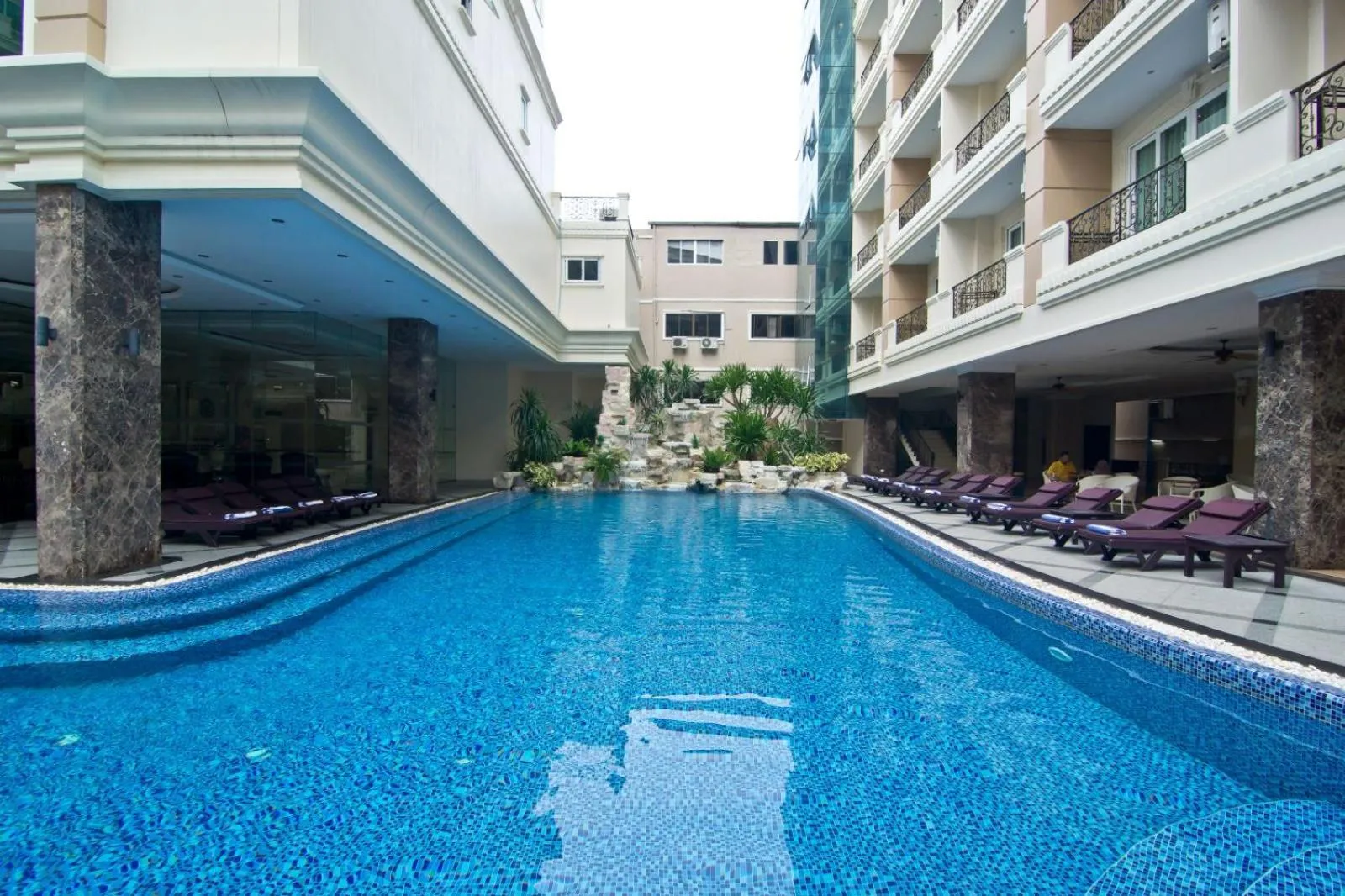 Swimming pool in LK Miracle Suite - SHA Extra Plus
