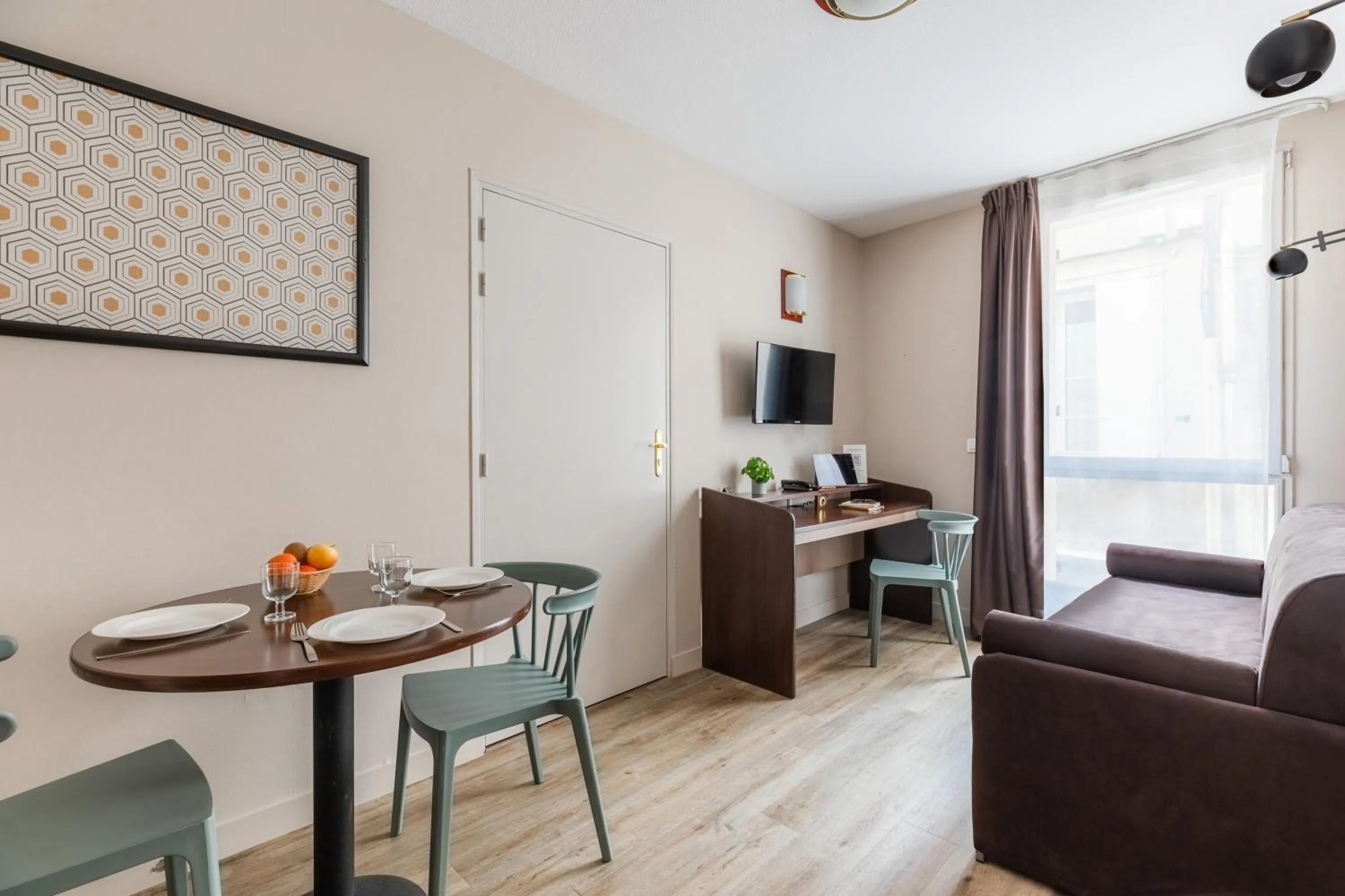 TV and multimedia in Appart'City Confort Agen Centre