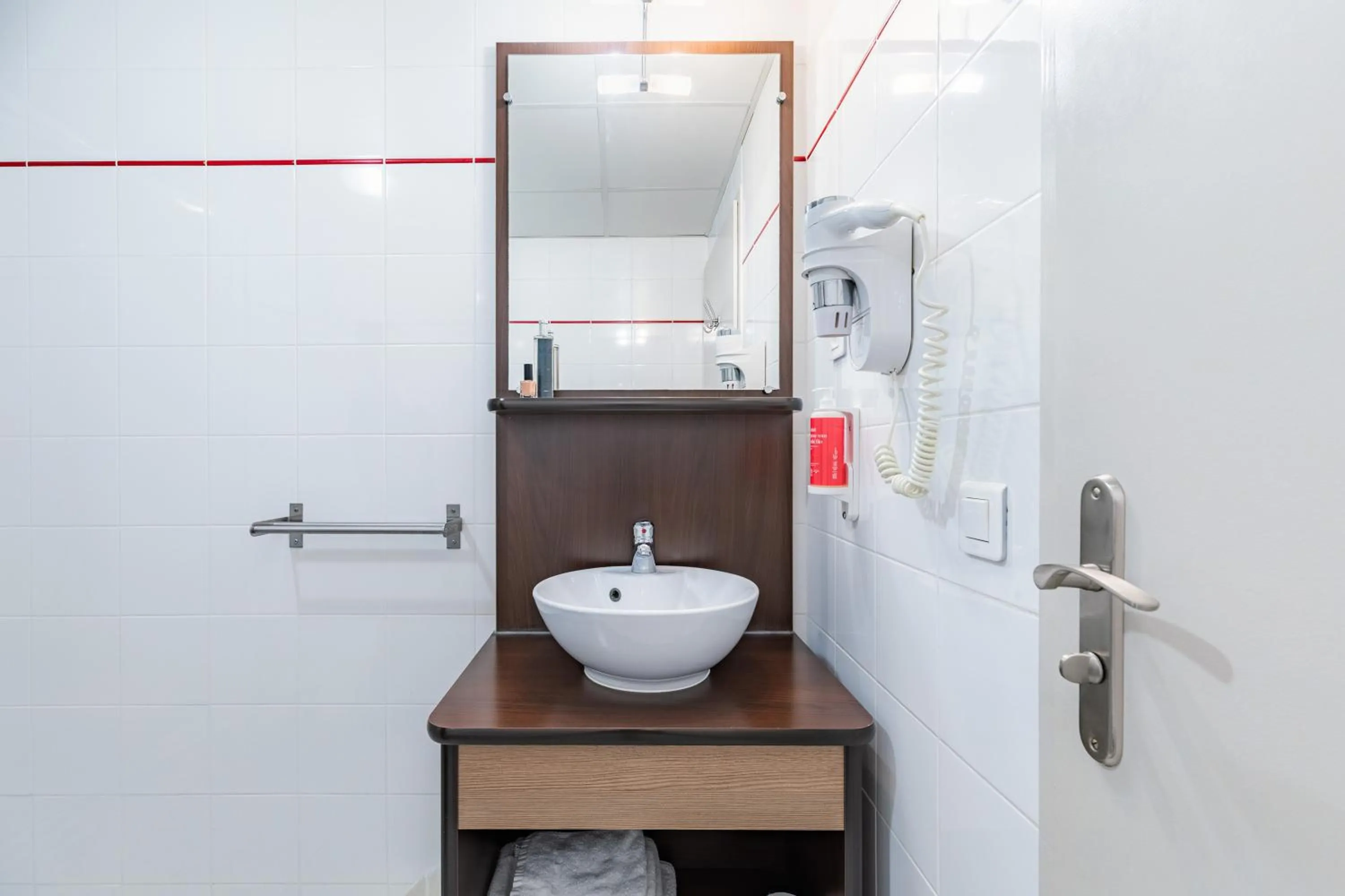 Shower in Appart'City Confort Agen Centre