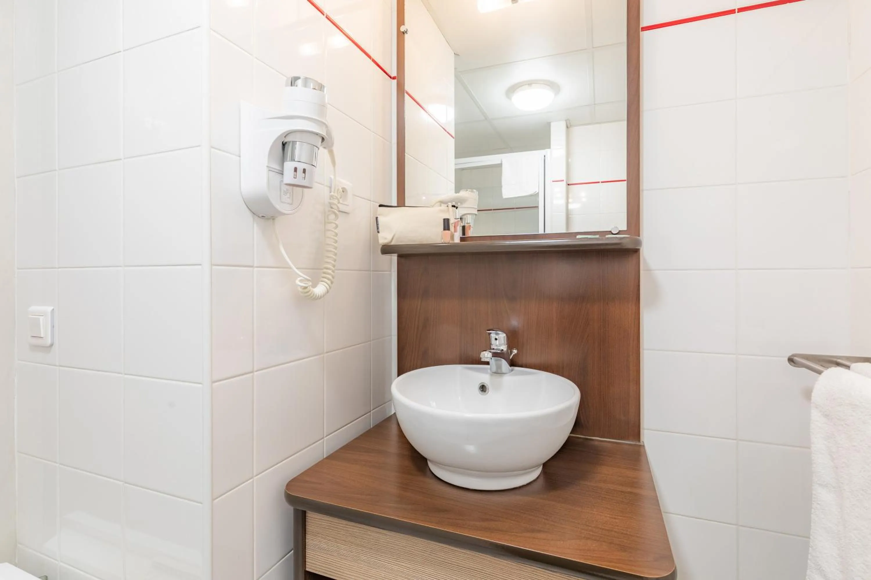 Shower in Appart'City Confort Agen Centre