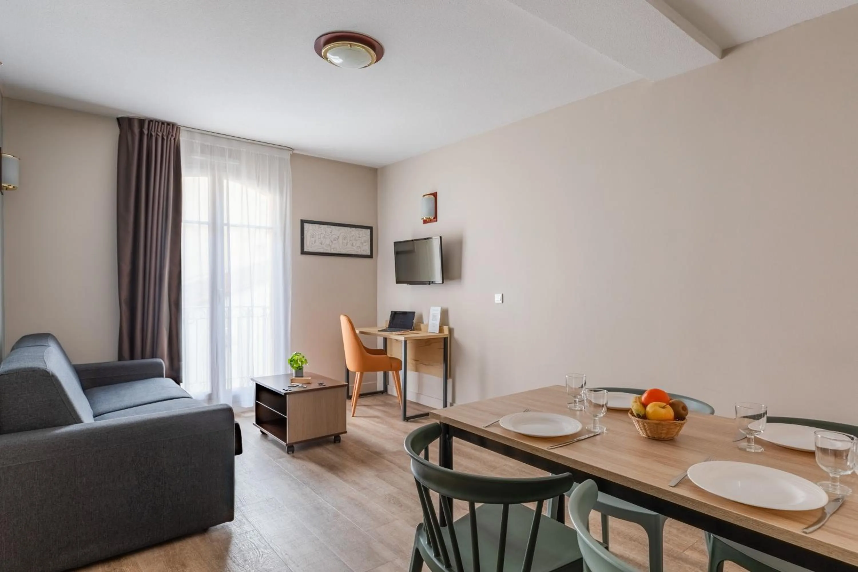 TV and multimedia in Appart'City Confort Agen Centre