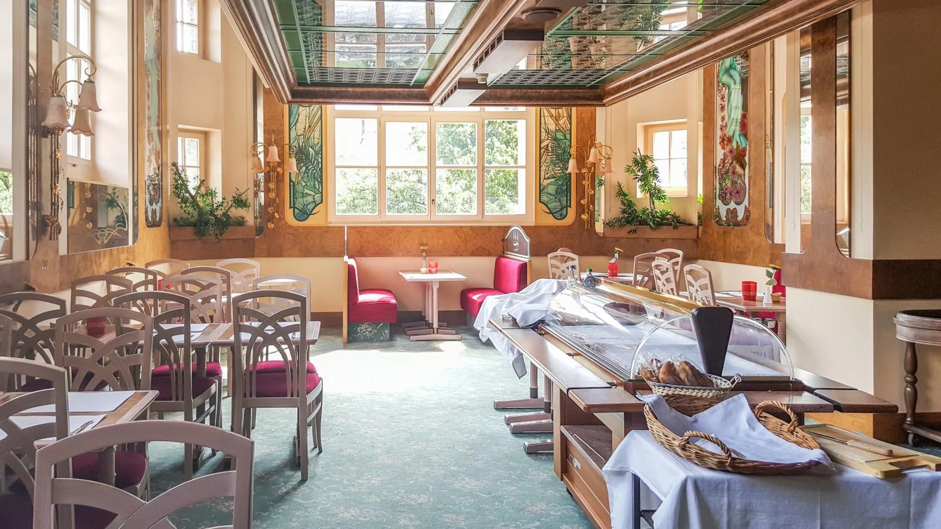 Buffet breakfast in Hôtel les Berges