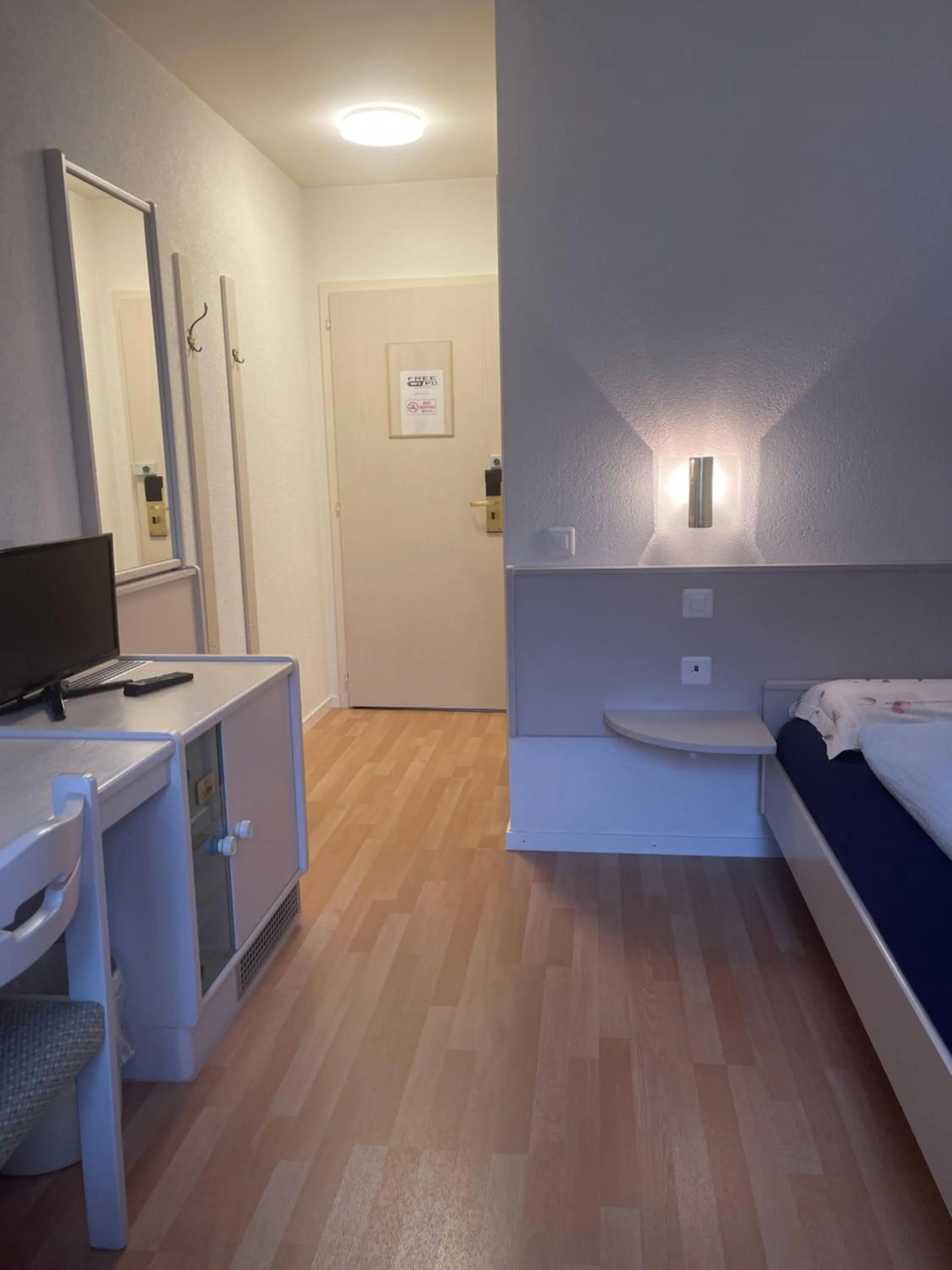 Bed in Hôtel les Berges