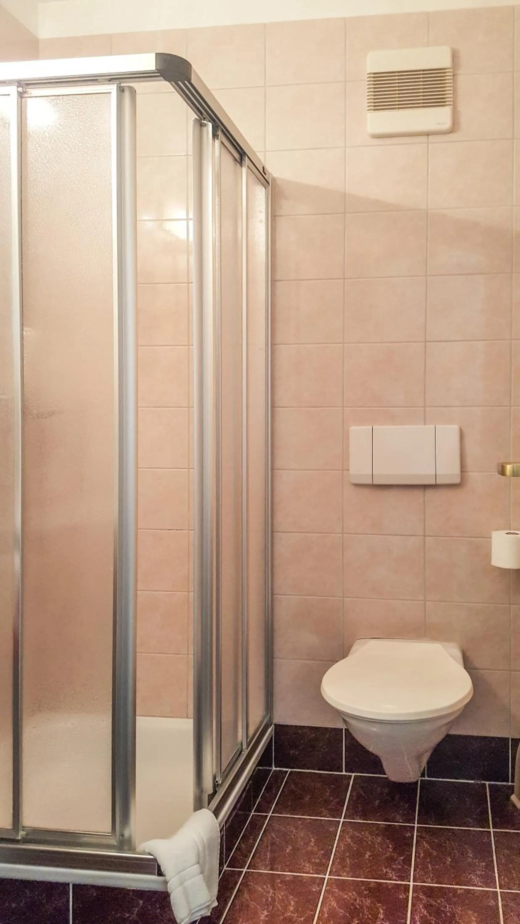 Shower in Hôtel les Berges