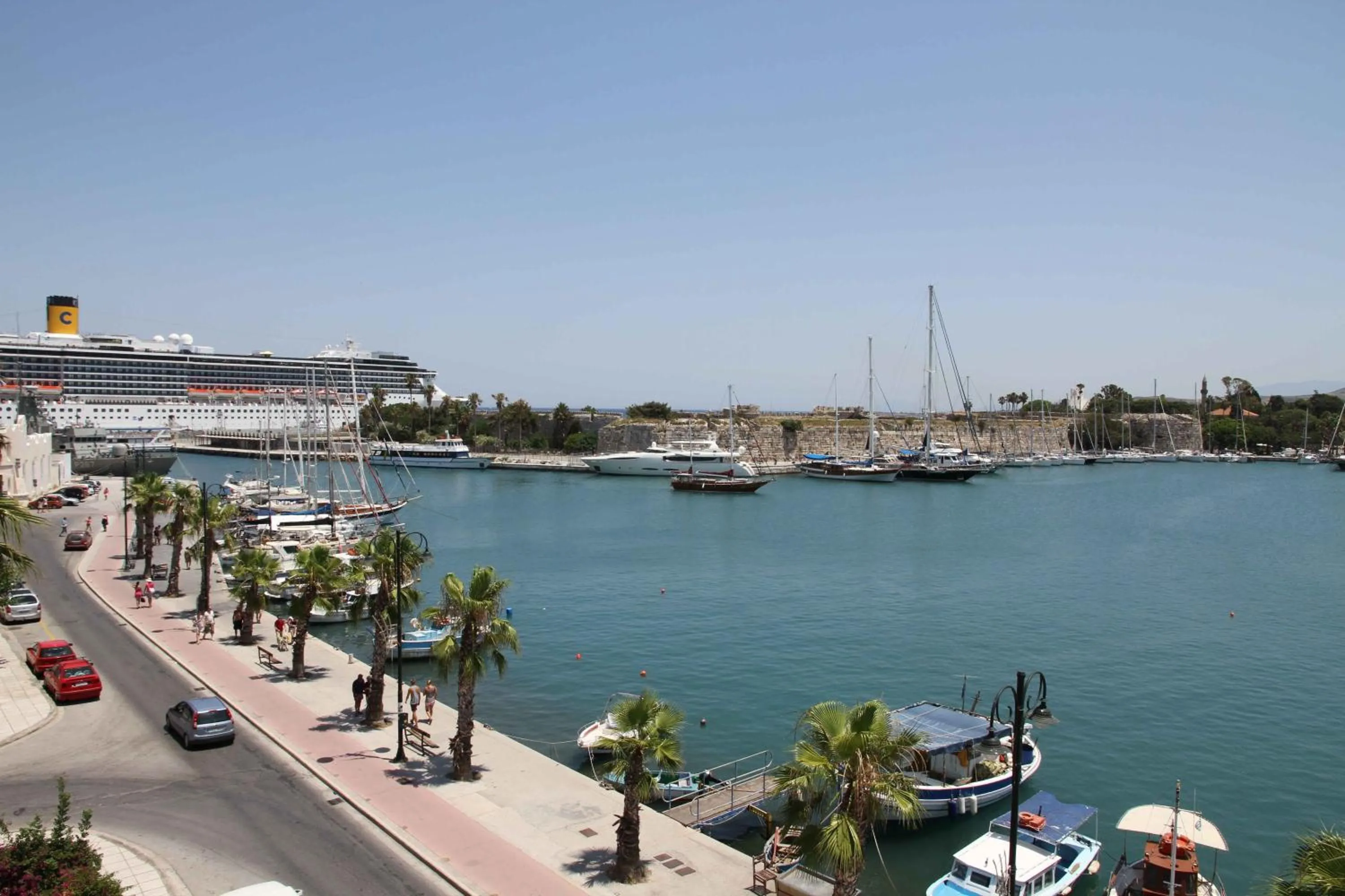 Area and facilities in Astron Hotel