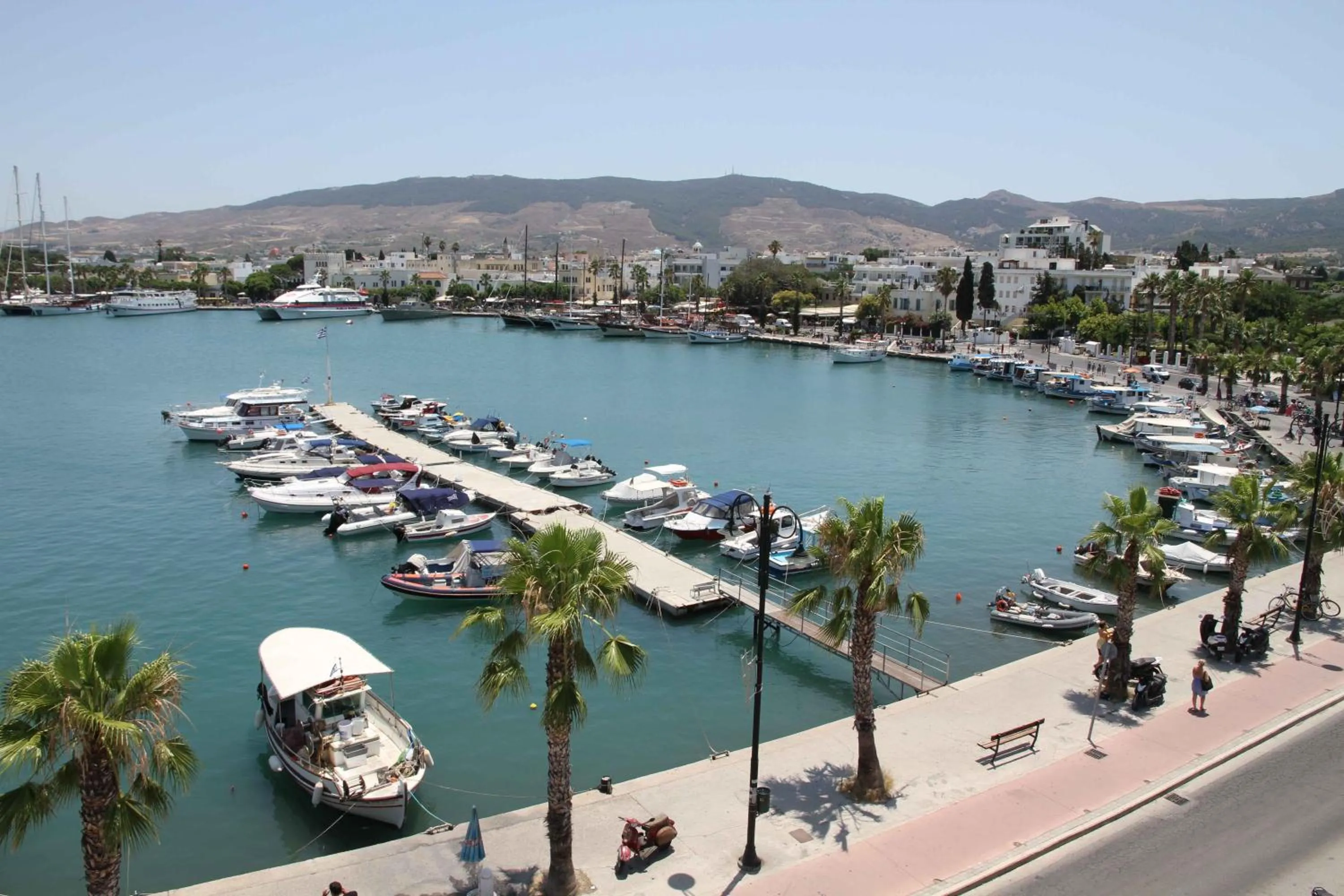 Area and facilities in Astron Hotel