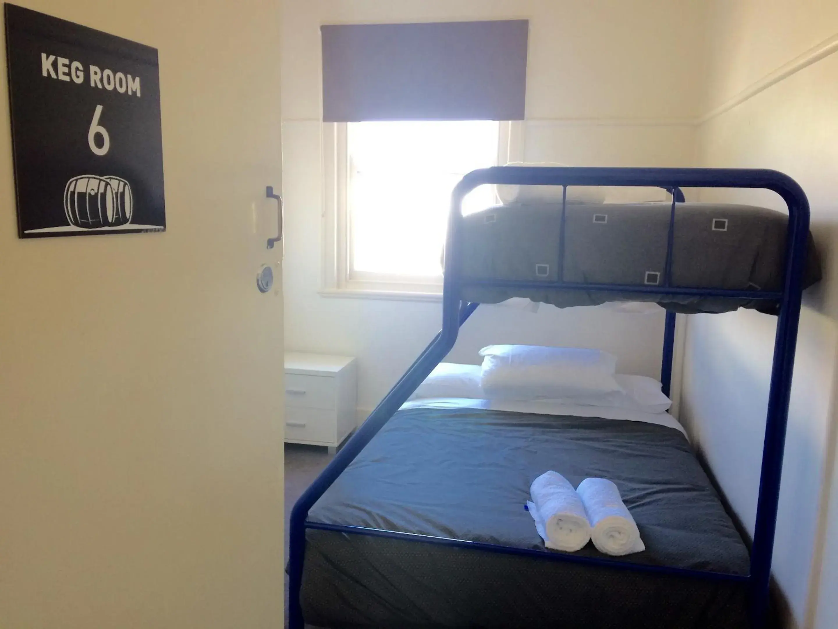 Triple Room with Shared Bathroom in Great Ocean Road Brewhouse Apollo Bay Triple Room with Shared Bathroom in Great Ocean Road Brewhouse Apollo Bay