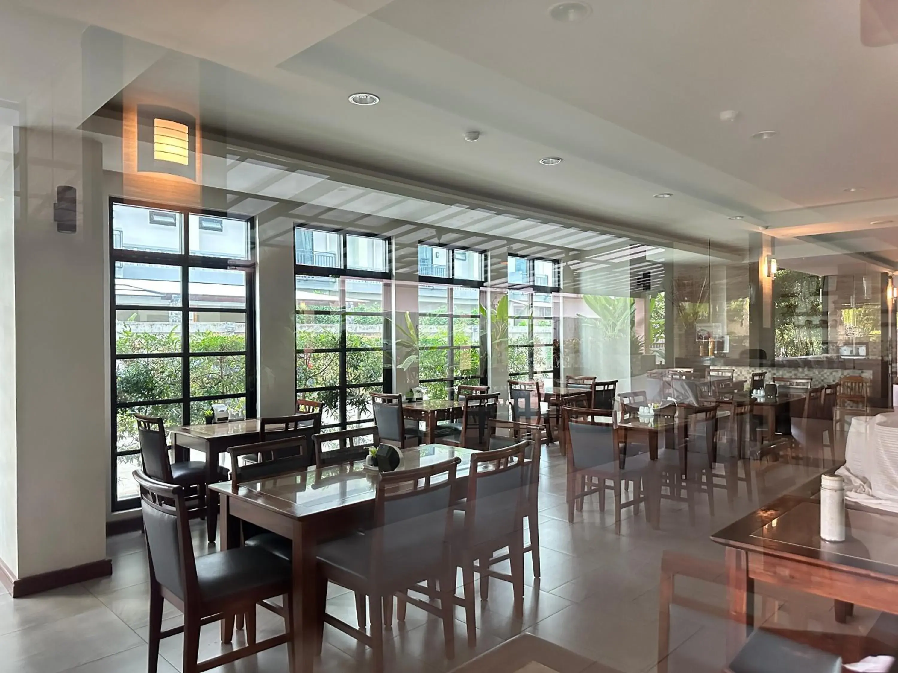 Restaurant/Places to Eat in The Mangrove Hotel