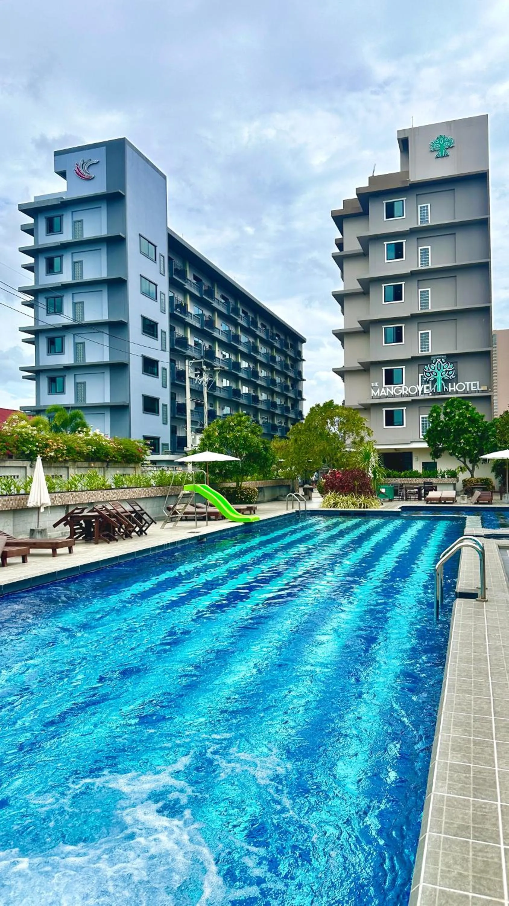 Swimming pool in Mangrove Prestige Hotel