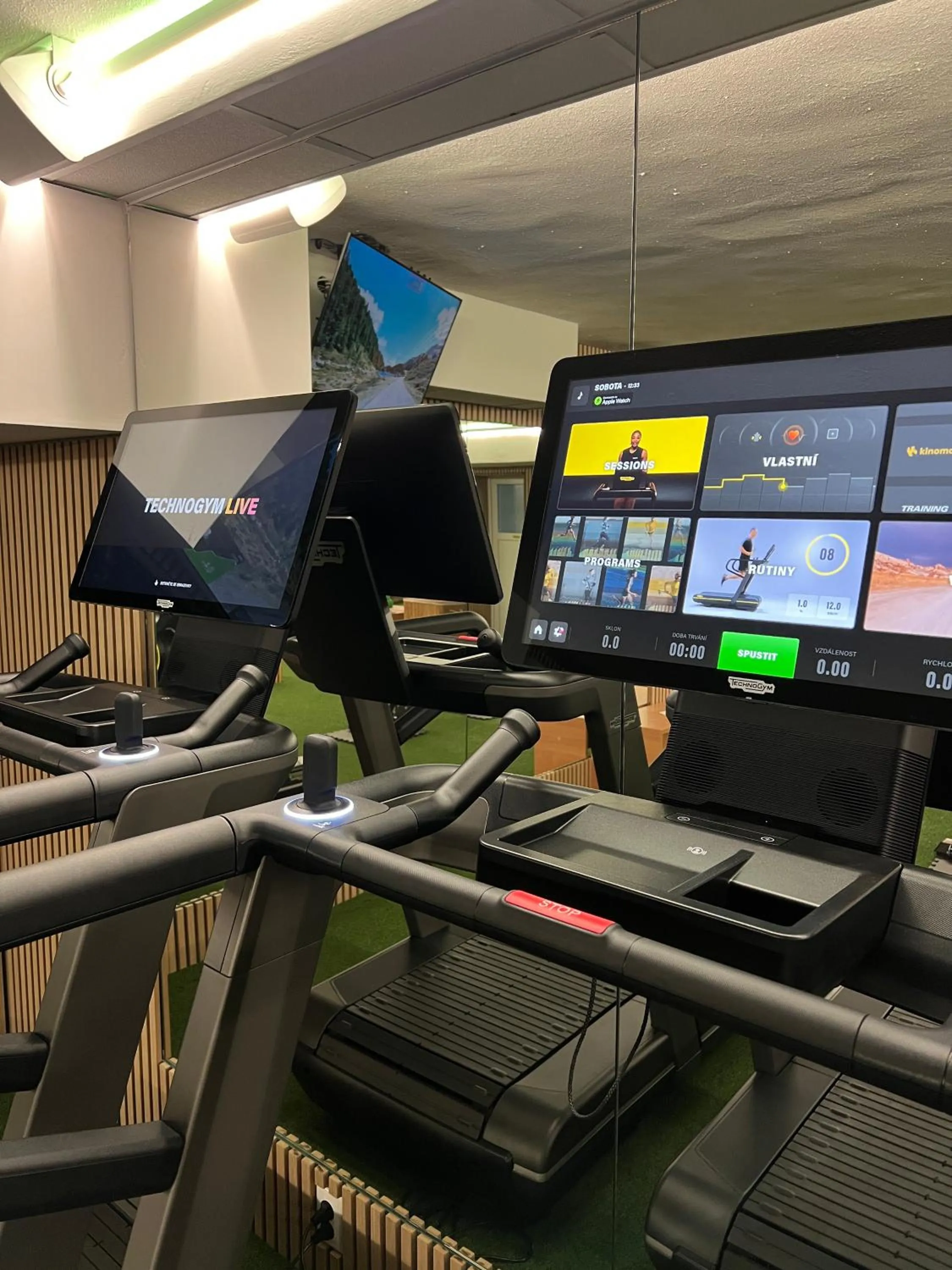 Fitness centre/facilities in WX Hotel