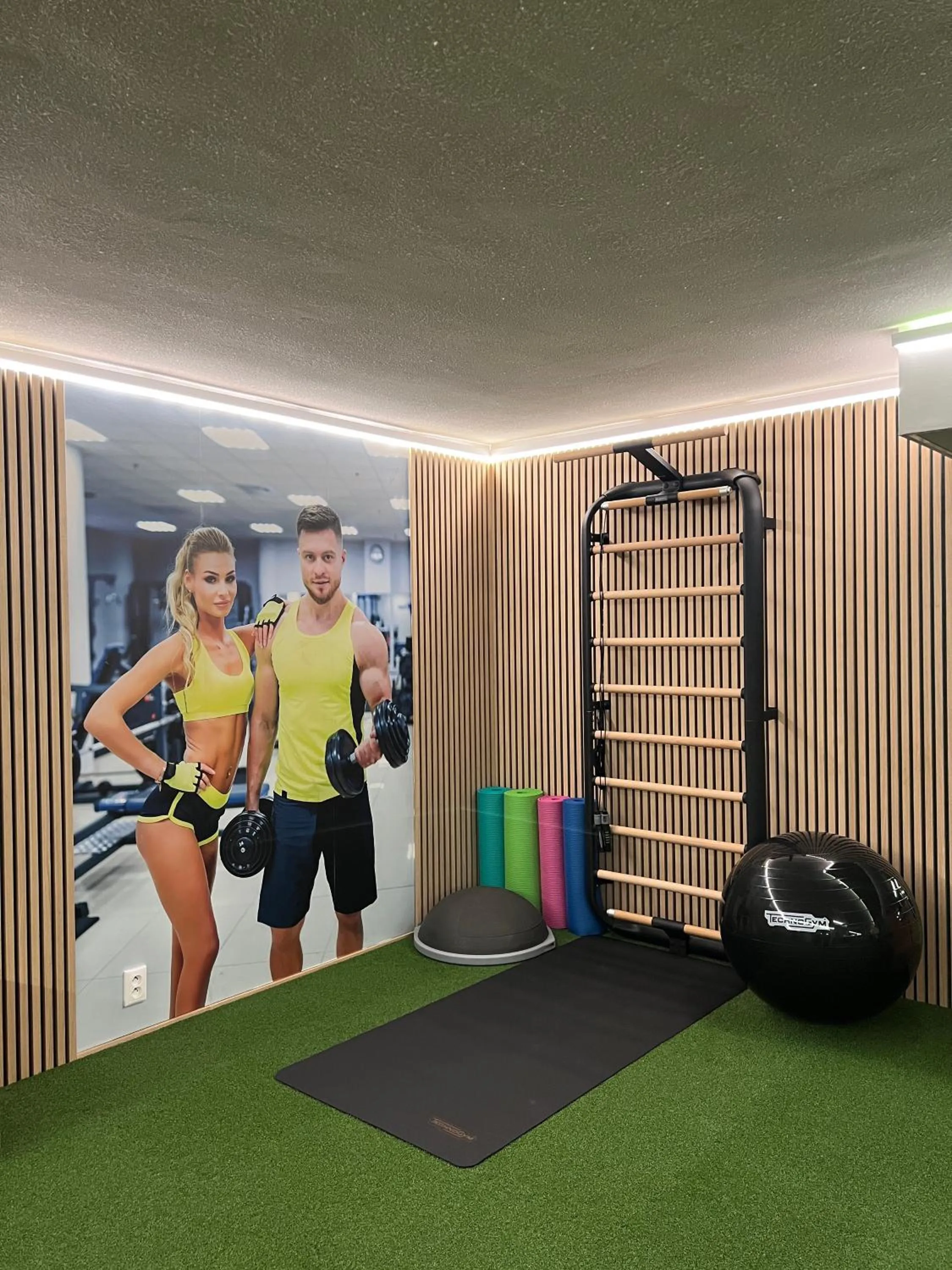 Fitness centre/facilities in WX Hotel