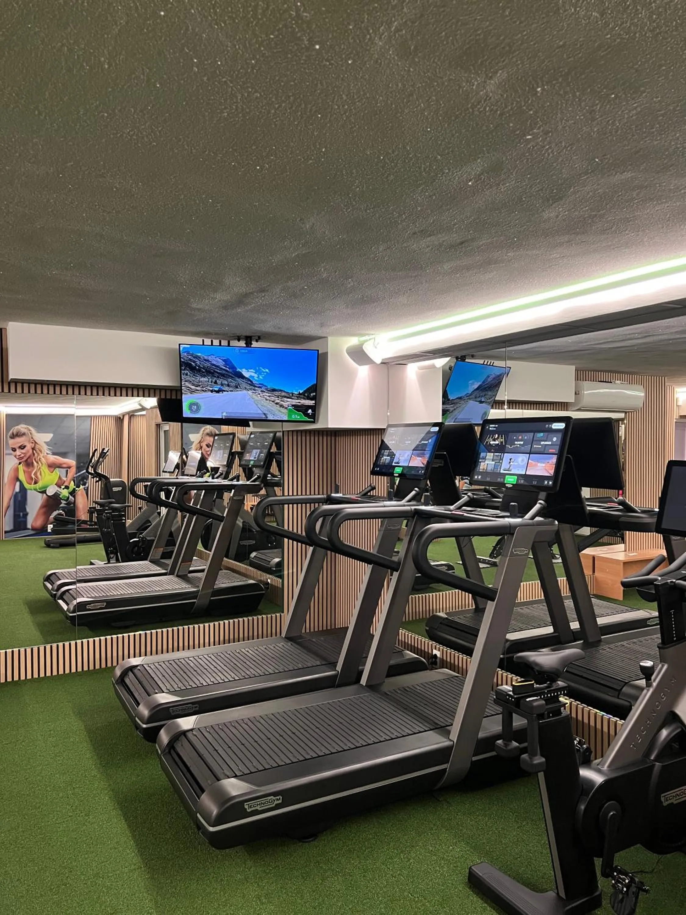 Fitness centre/facilities in WX Hotel