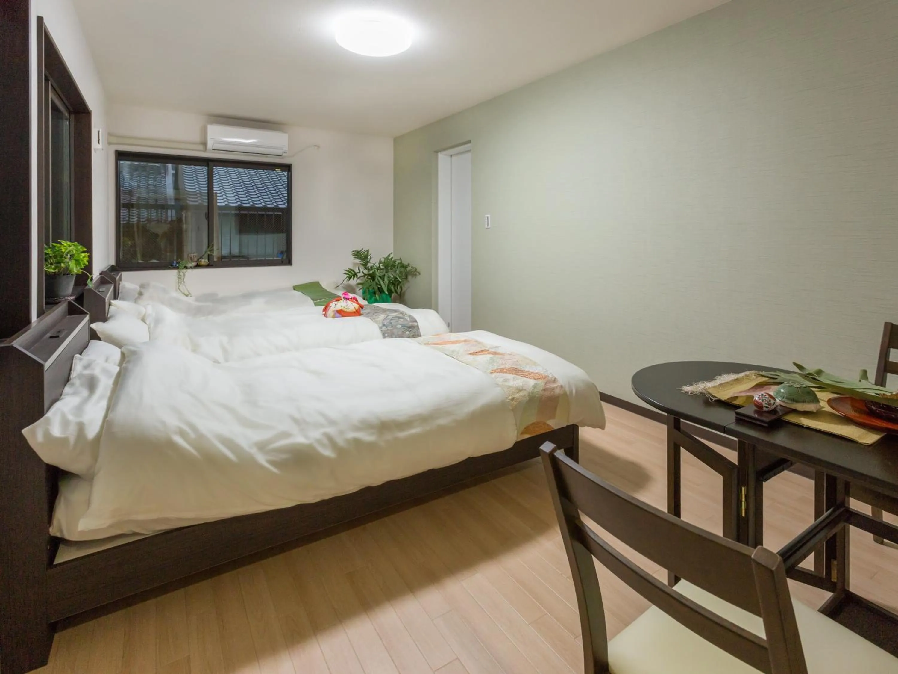 Photo of the whole room, Bed in Marikoji Inn Kyoto