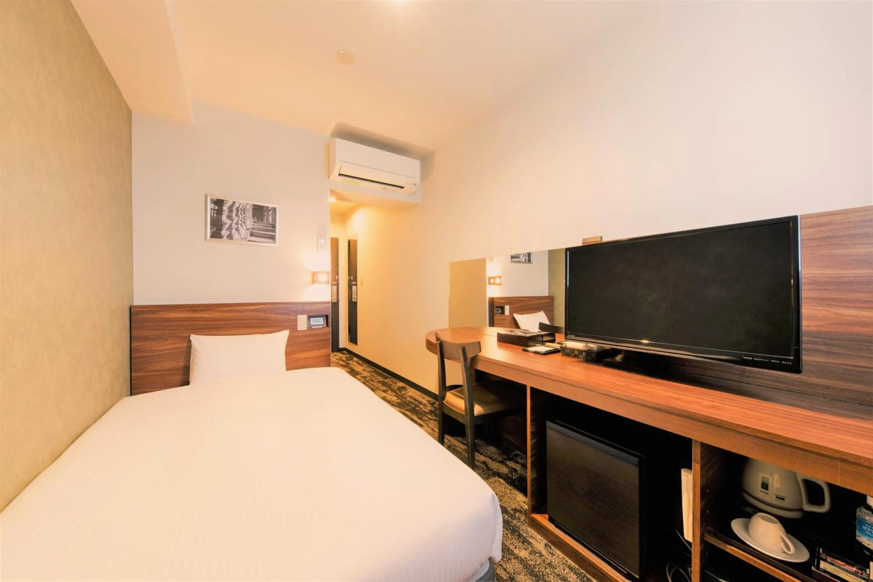 Photo of the whole room, Bed in Hotel R9 Sano Fujioka