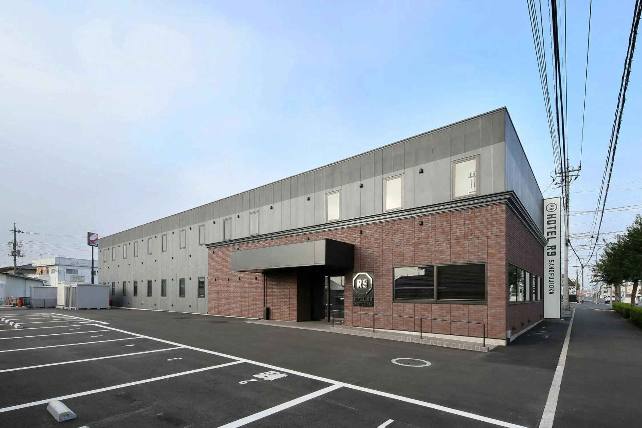 Facade/entrance in Hotel R9 Sano Fujioka