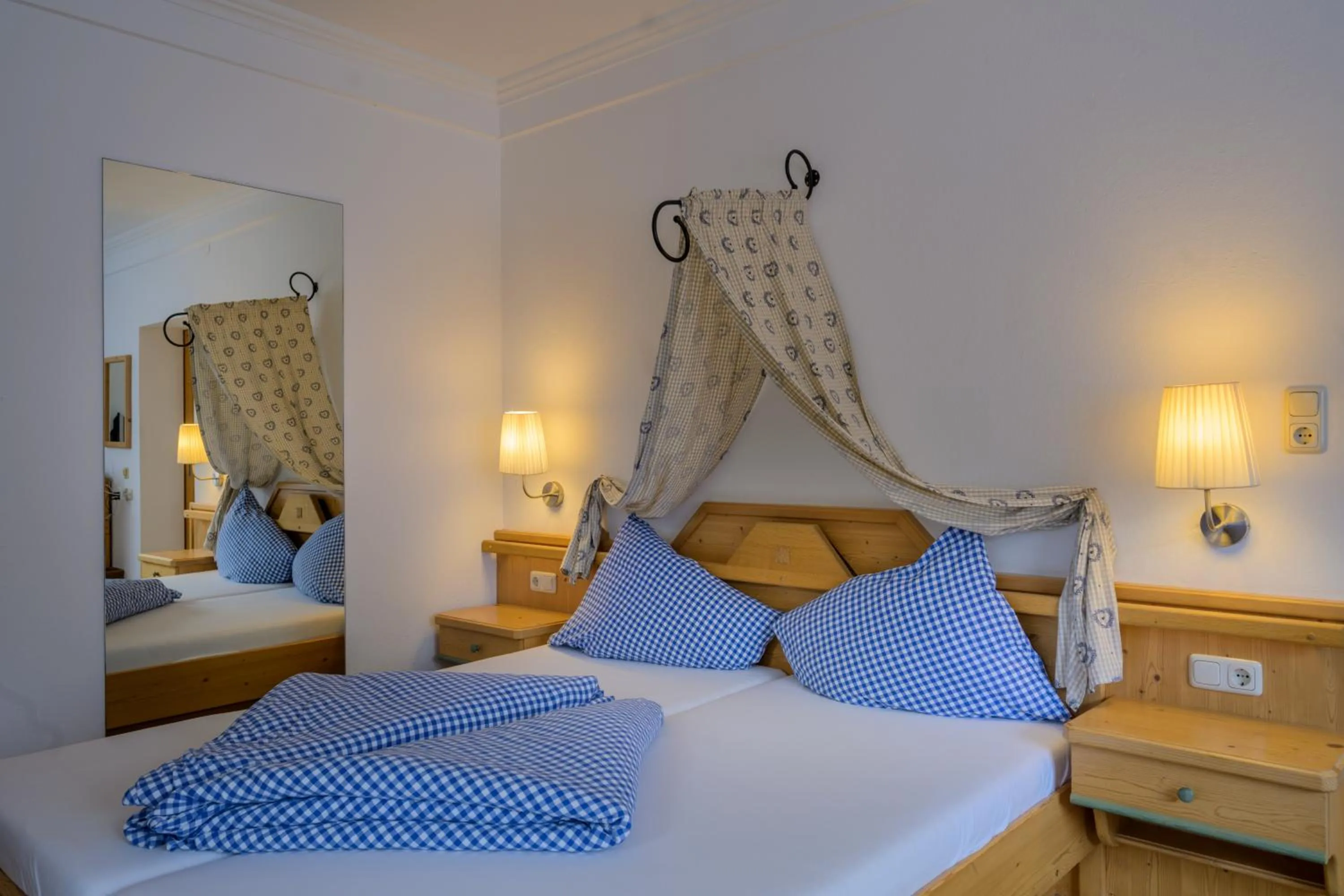 Photo of the whole room, Bed in Flora - Das kleine Gartenhotel