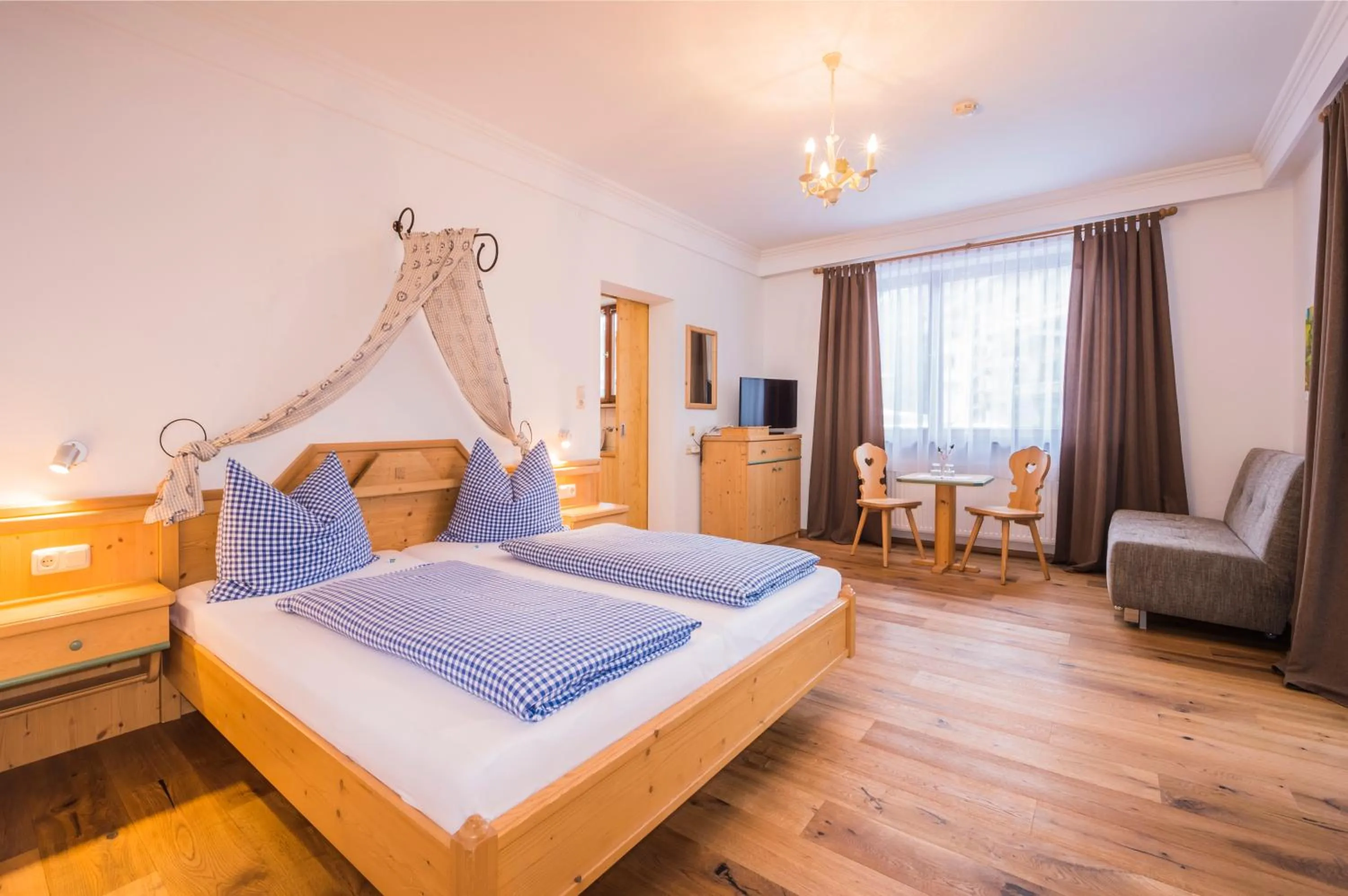 Photo of the whole room, Bed in Flora - Das kleine Gartenhotel