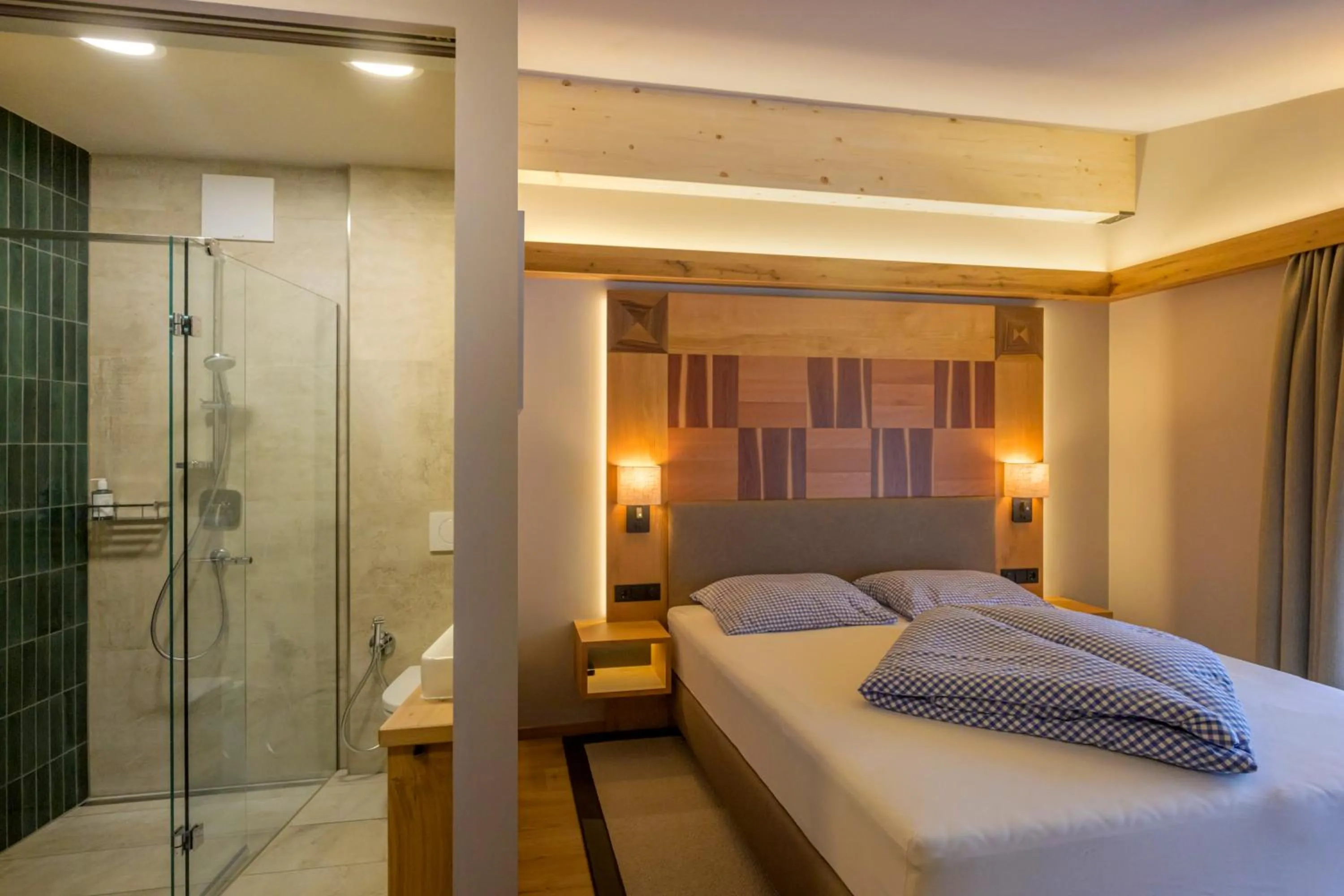 Photo of the whole room, Bed in Flora - Das kleine Gartenhotel