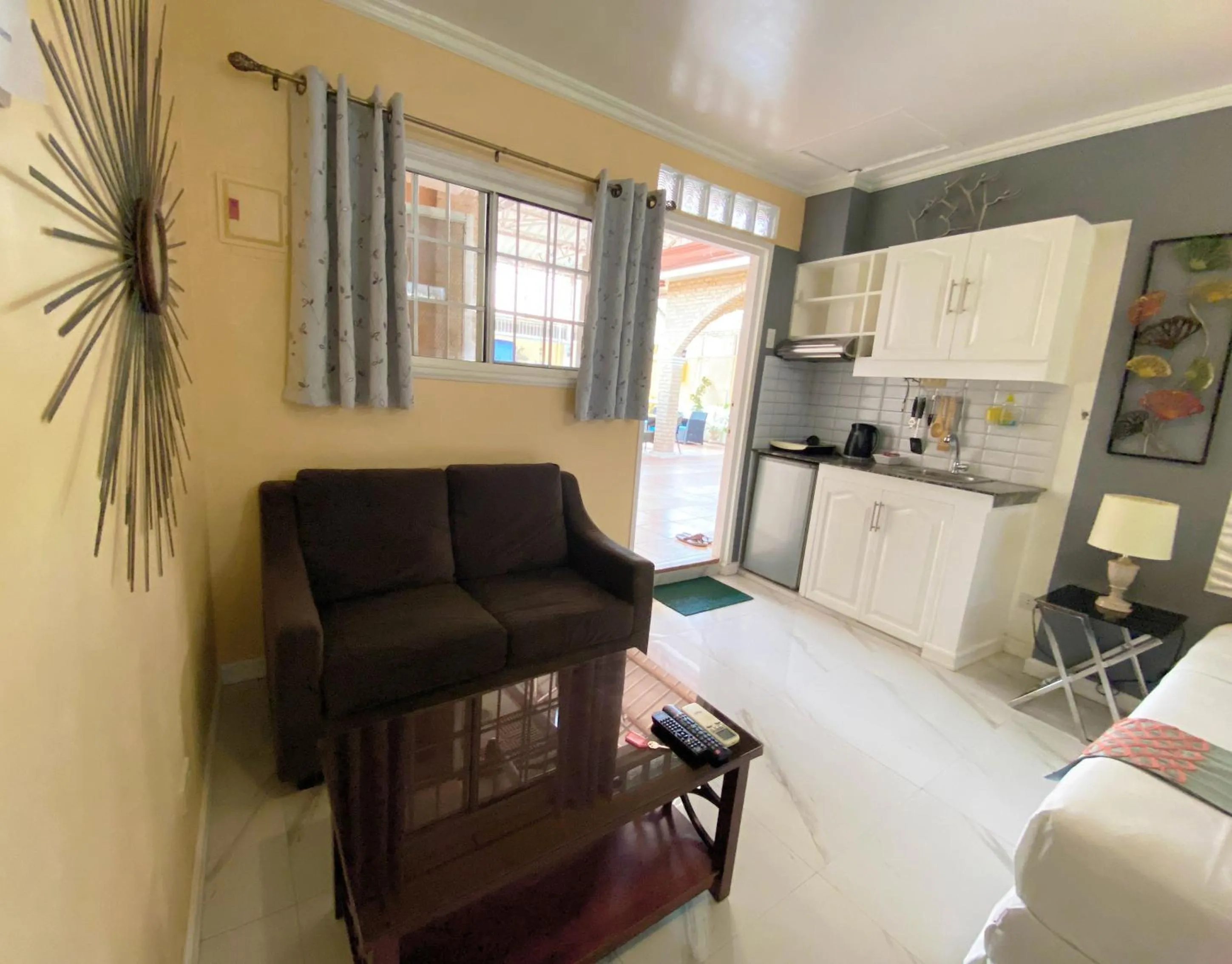 Living room in Little Norway Guesthouse - Mactan Cebu International Airport