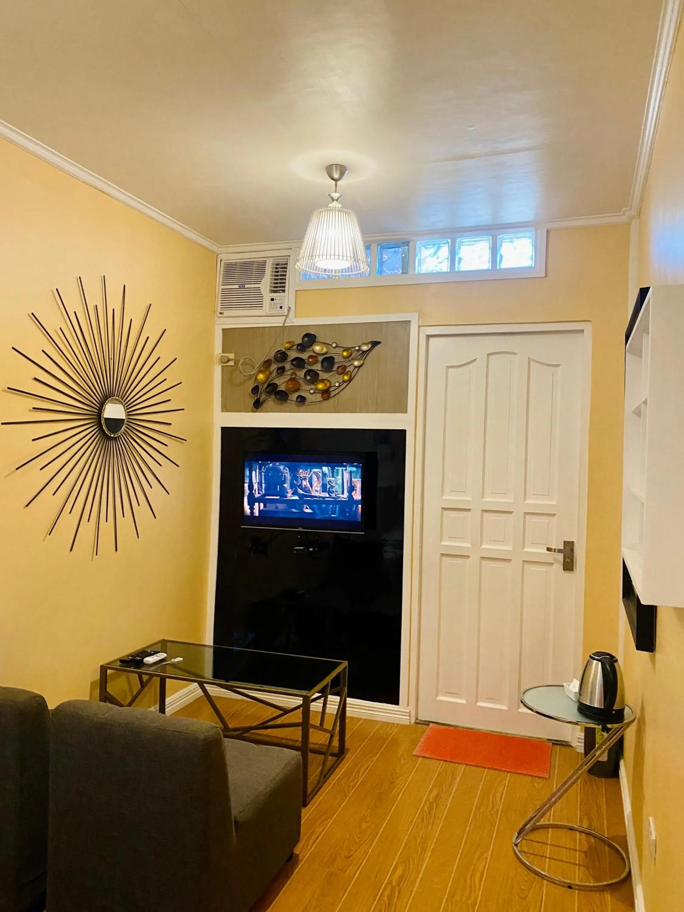 TV and multimedia in Little Norway Guesthouse - Mactan Cebu International Airport