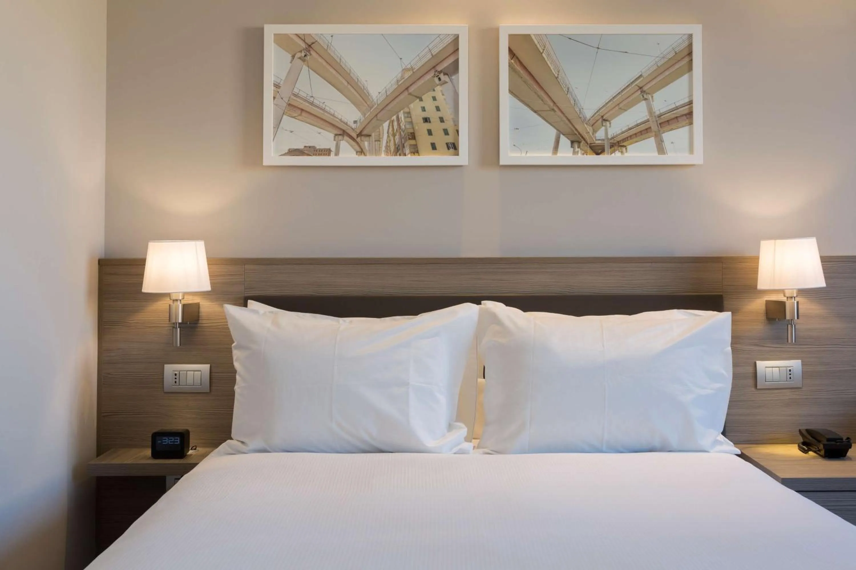 Bed in Hampton By Hilton Rome East