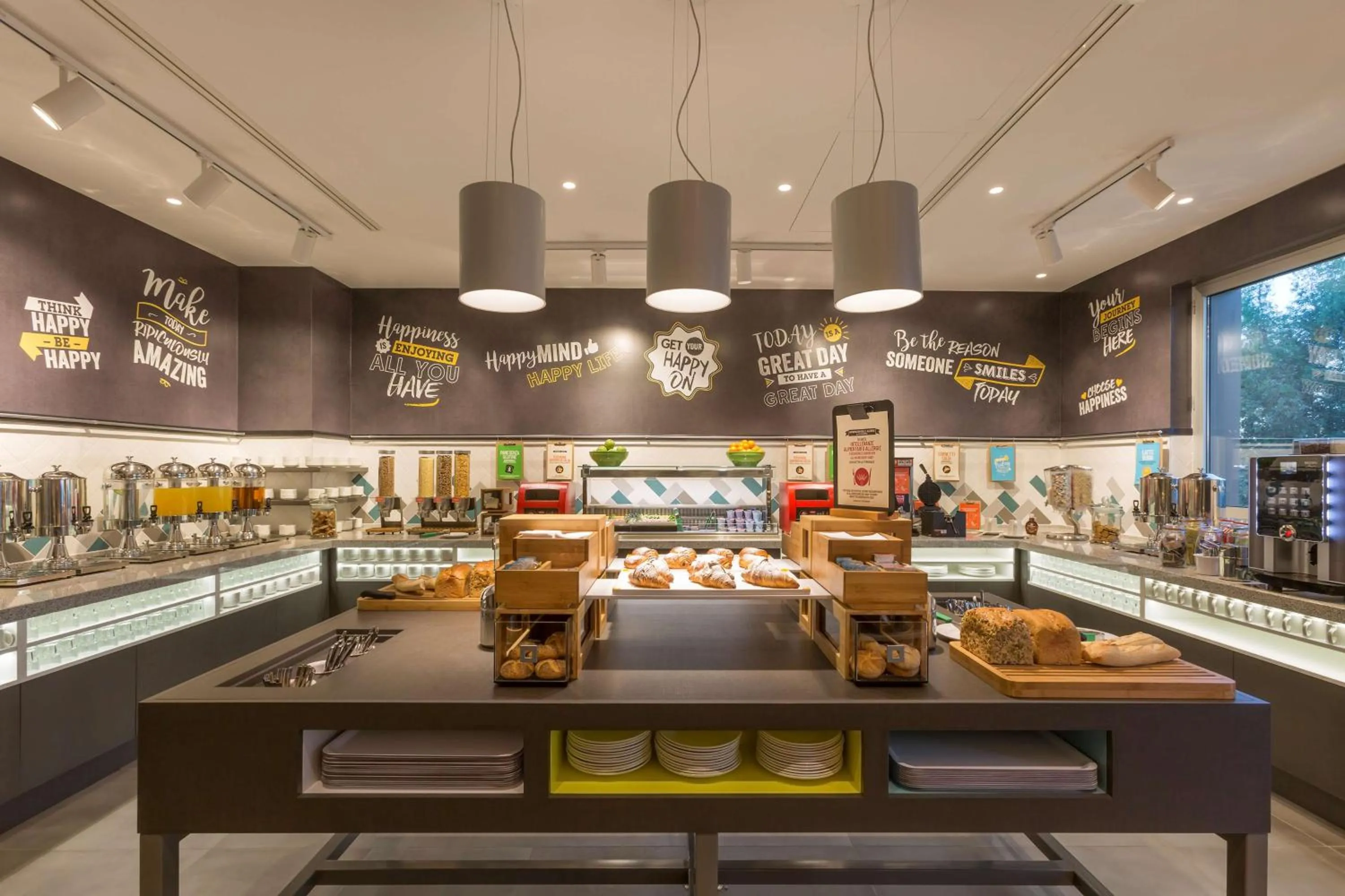 Dining area in Hampton By Hilton Rome East