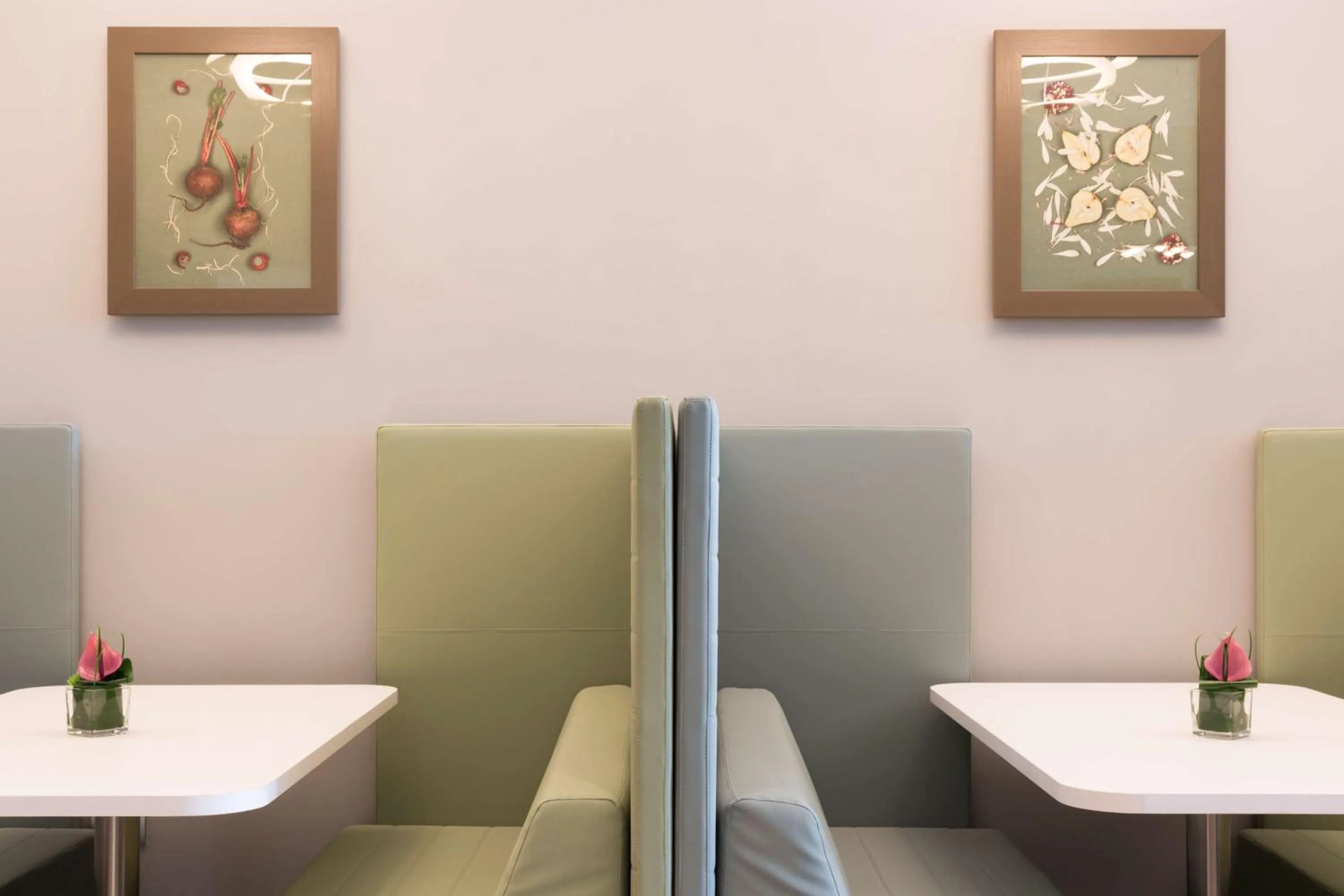 Restaurant/places to eat in Hampton By Hilton Rome East