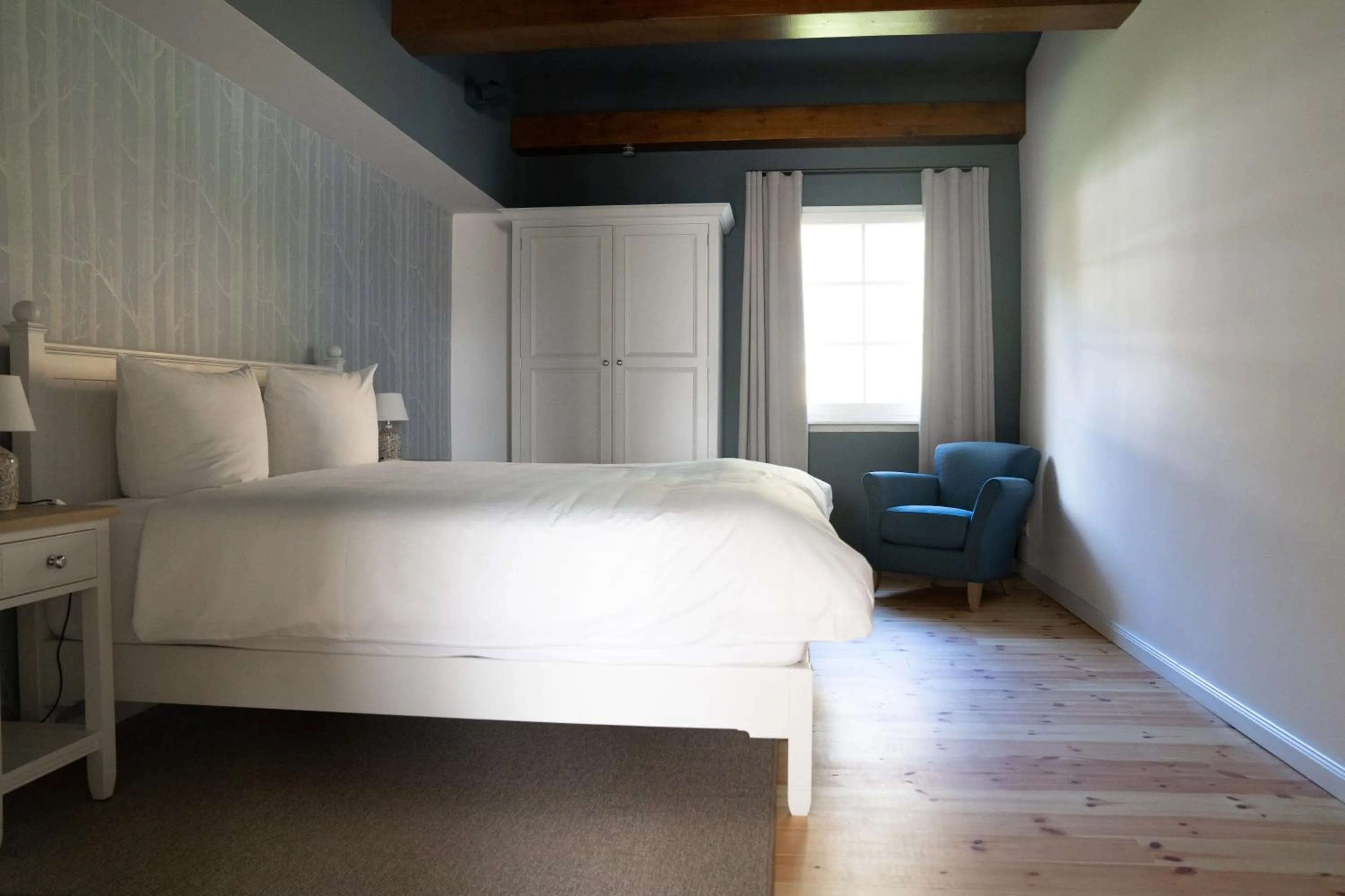 Bedroom, Bed in Hotel Waldhaus Prieros