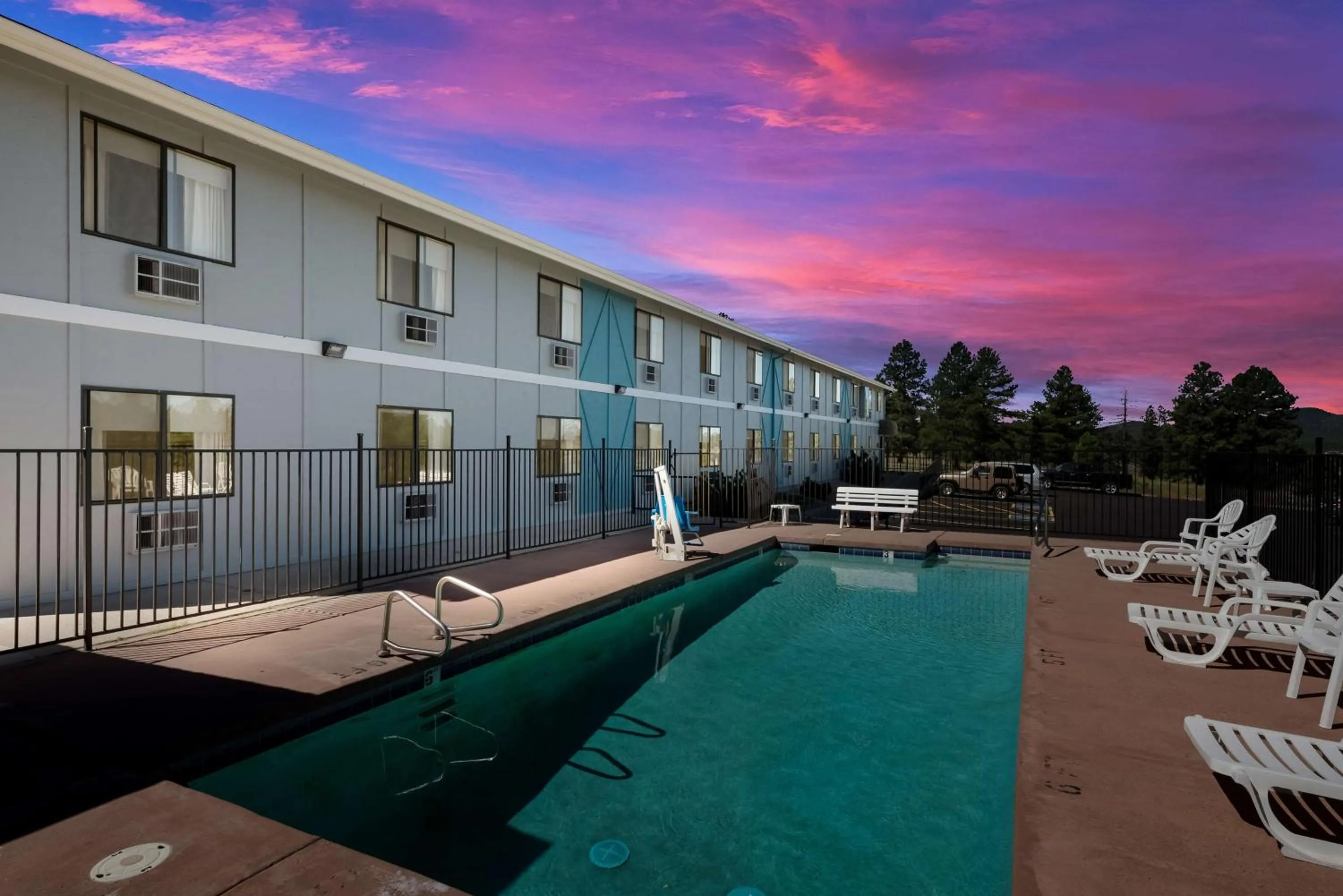 Pool view in SureStay Hotel by Best Western Williams - Grand Canyon