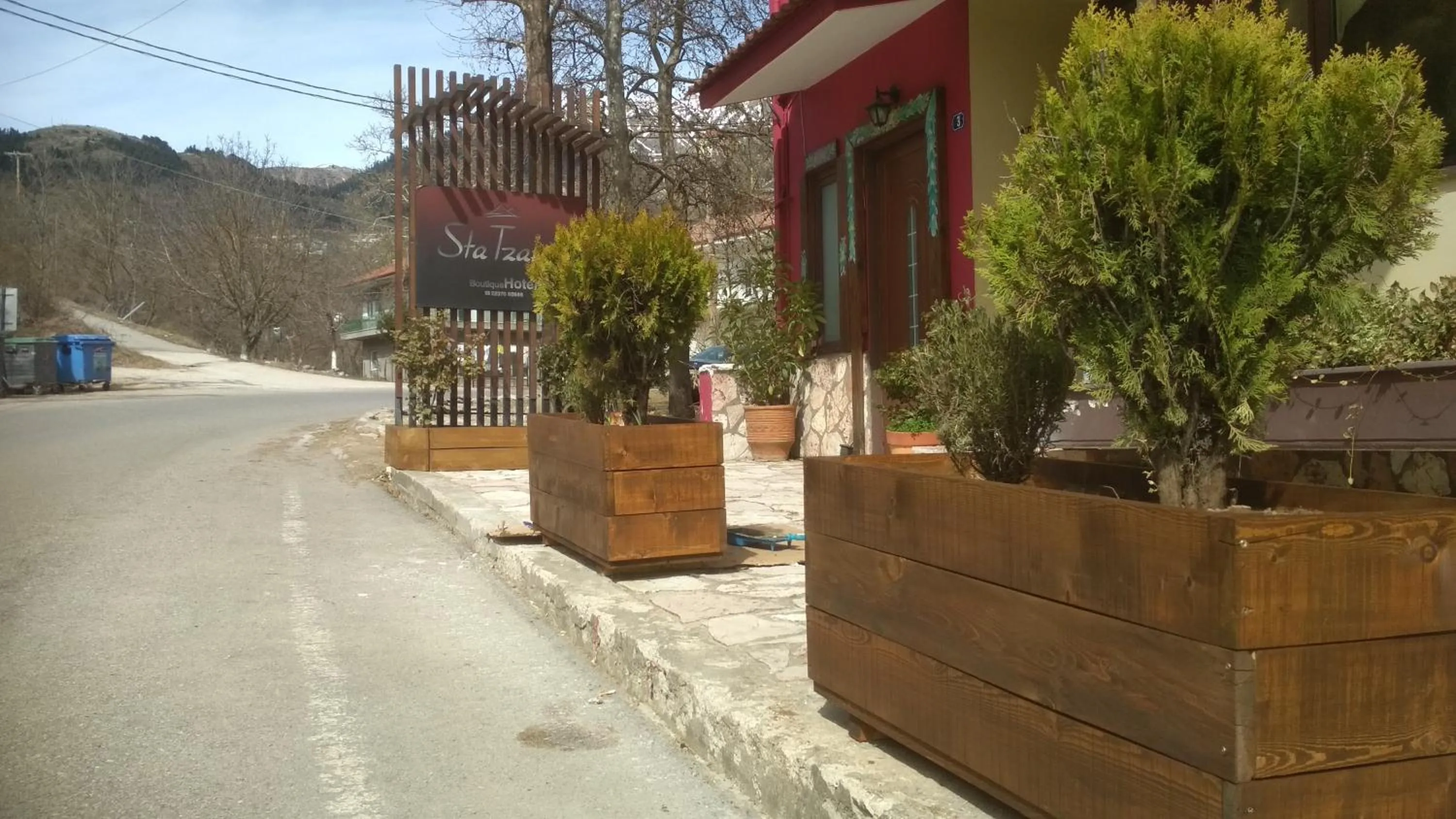 Property building in Xenonas Sta Tzakia
