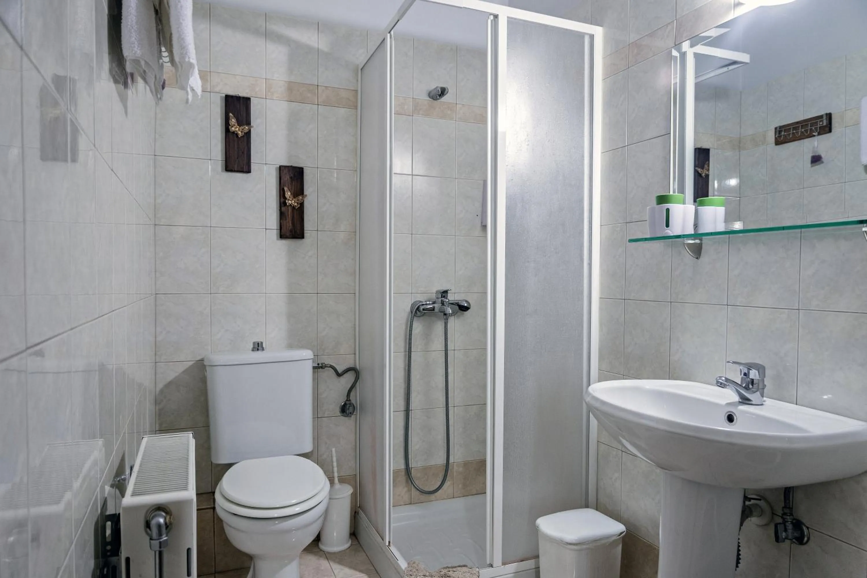 Shower in Xenonas Sta Tzakia