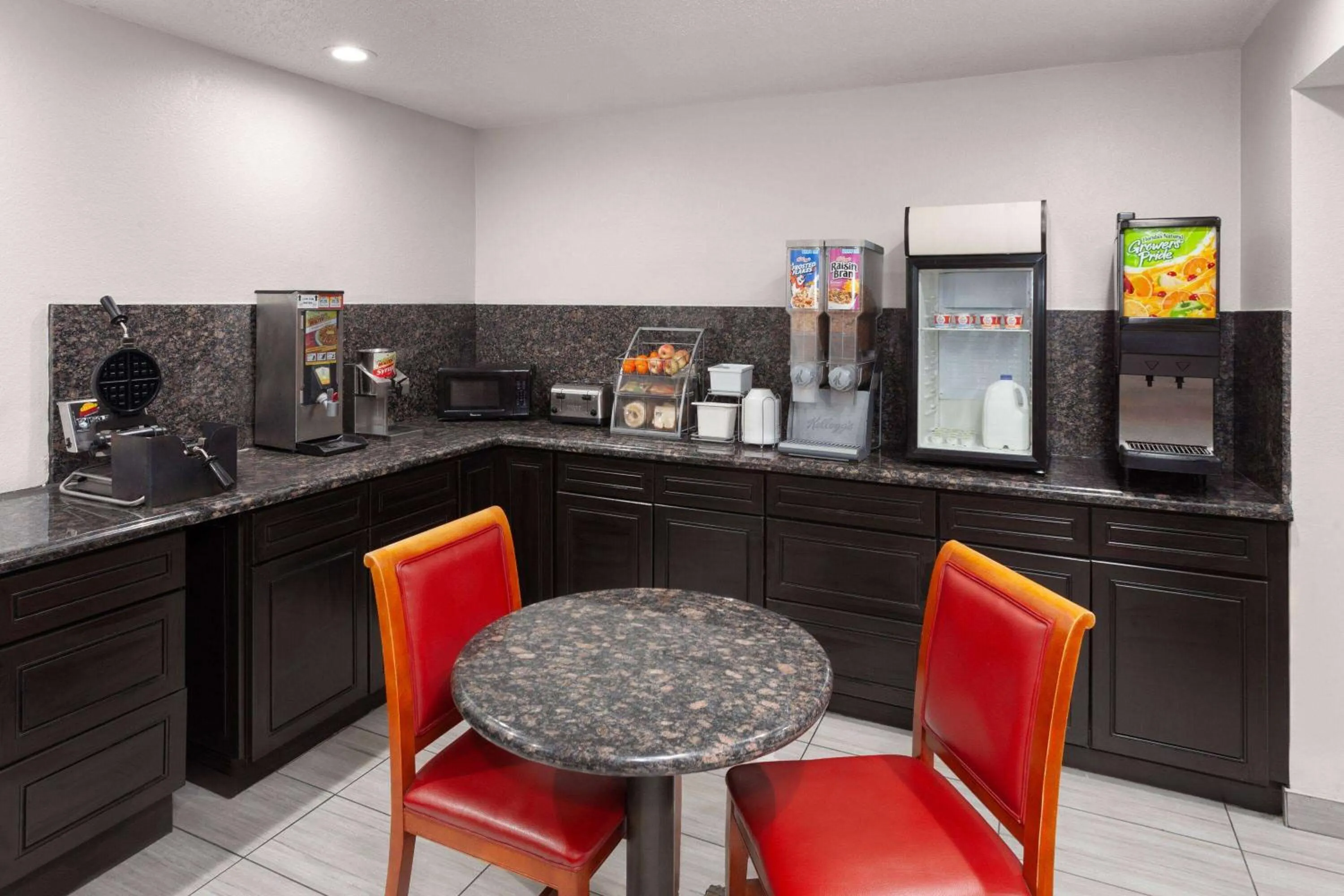 Breakfast in Super 8 by Wyndham Romeoville Bolingbrook