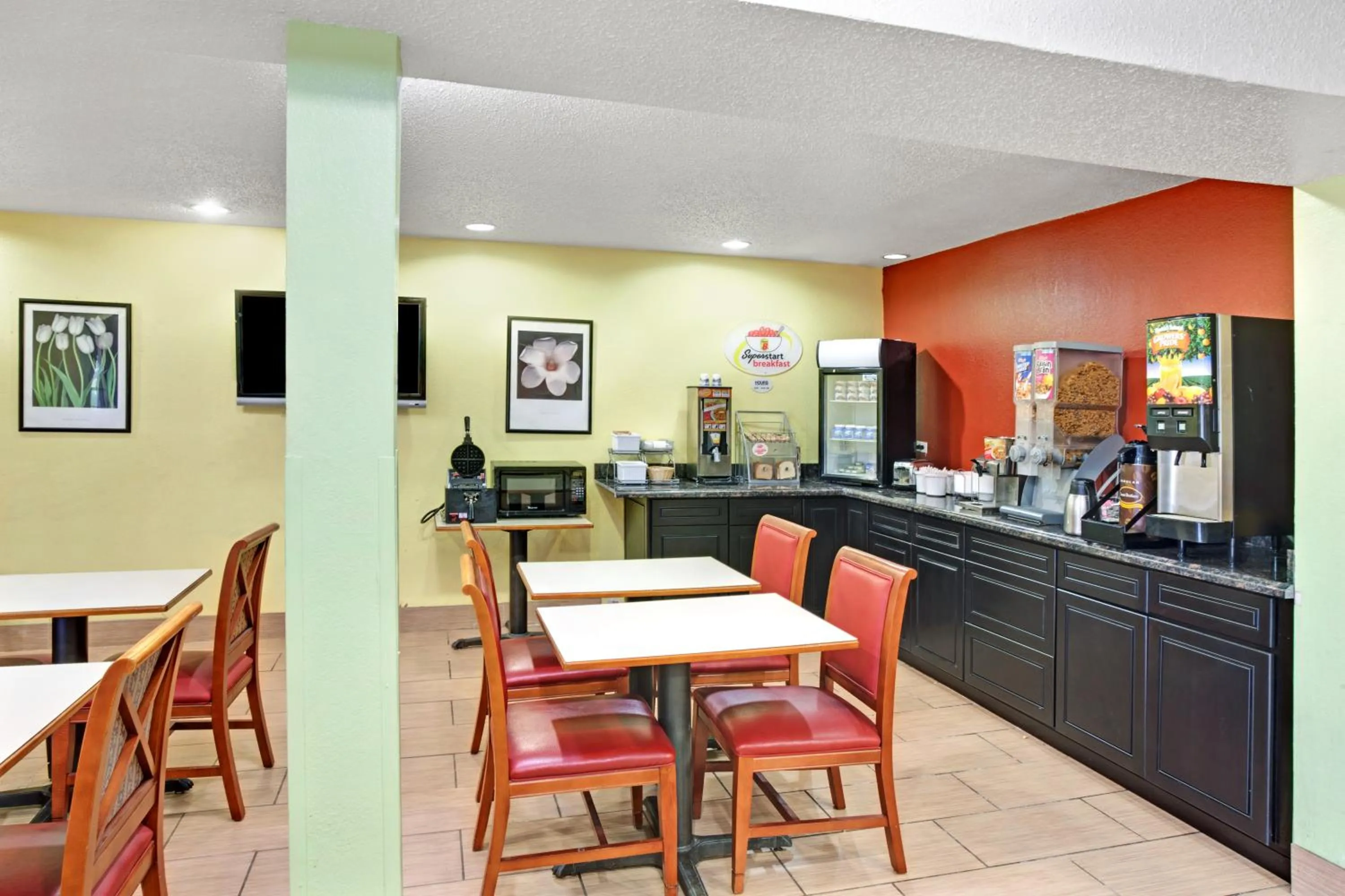 Continental breakfast in Super 8 by Wyndham Romeoville Bolingbrook