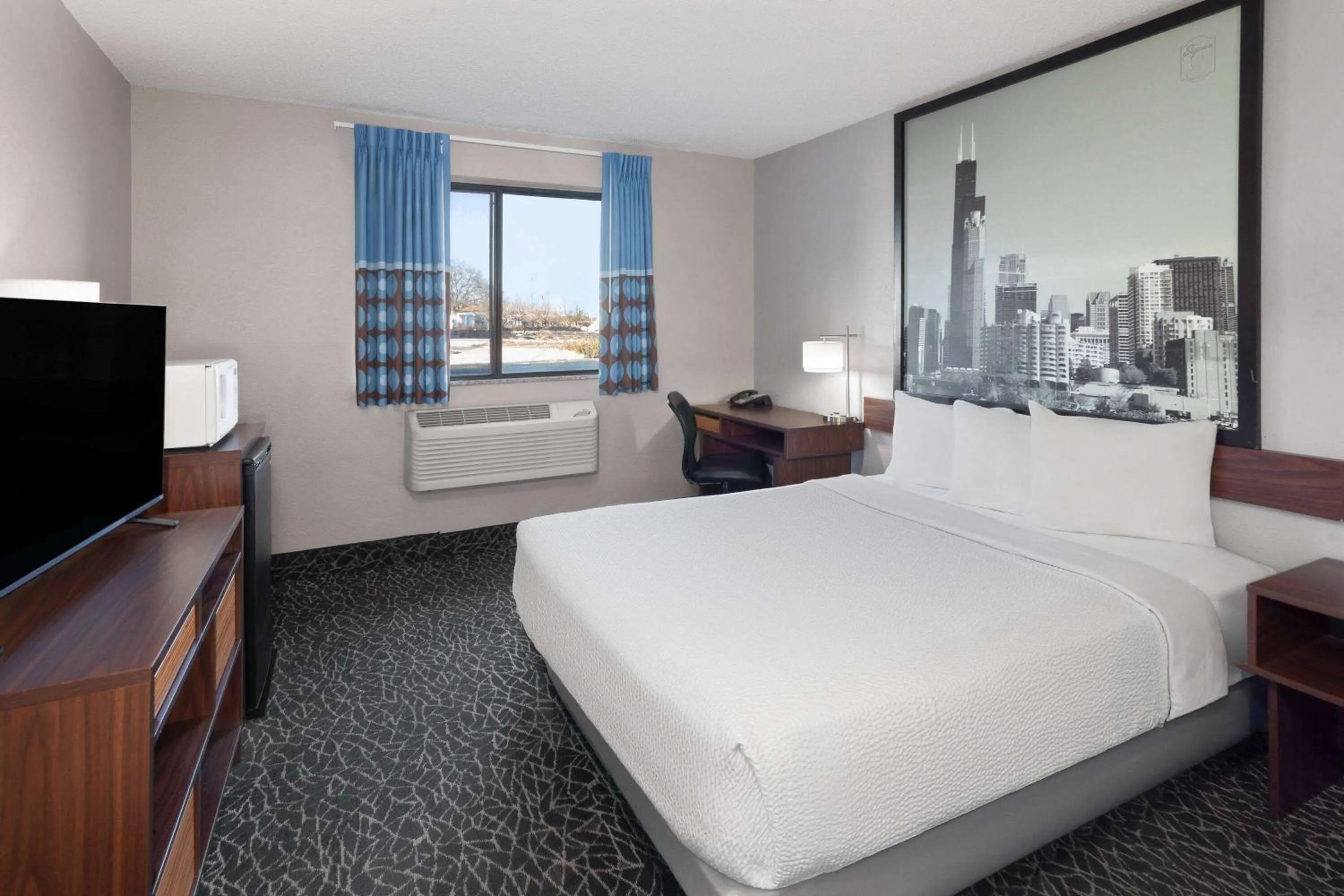 Photo of the whole room, Bed in Super 8 by Wyndham Romeoville Bolingbrook