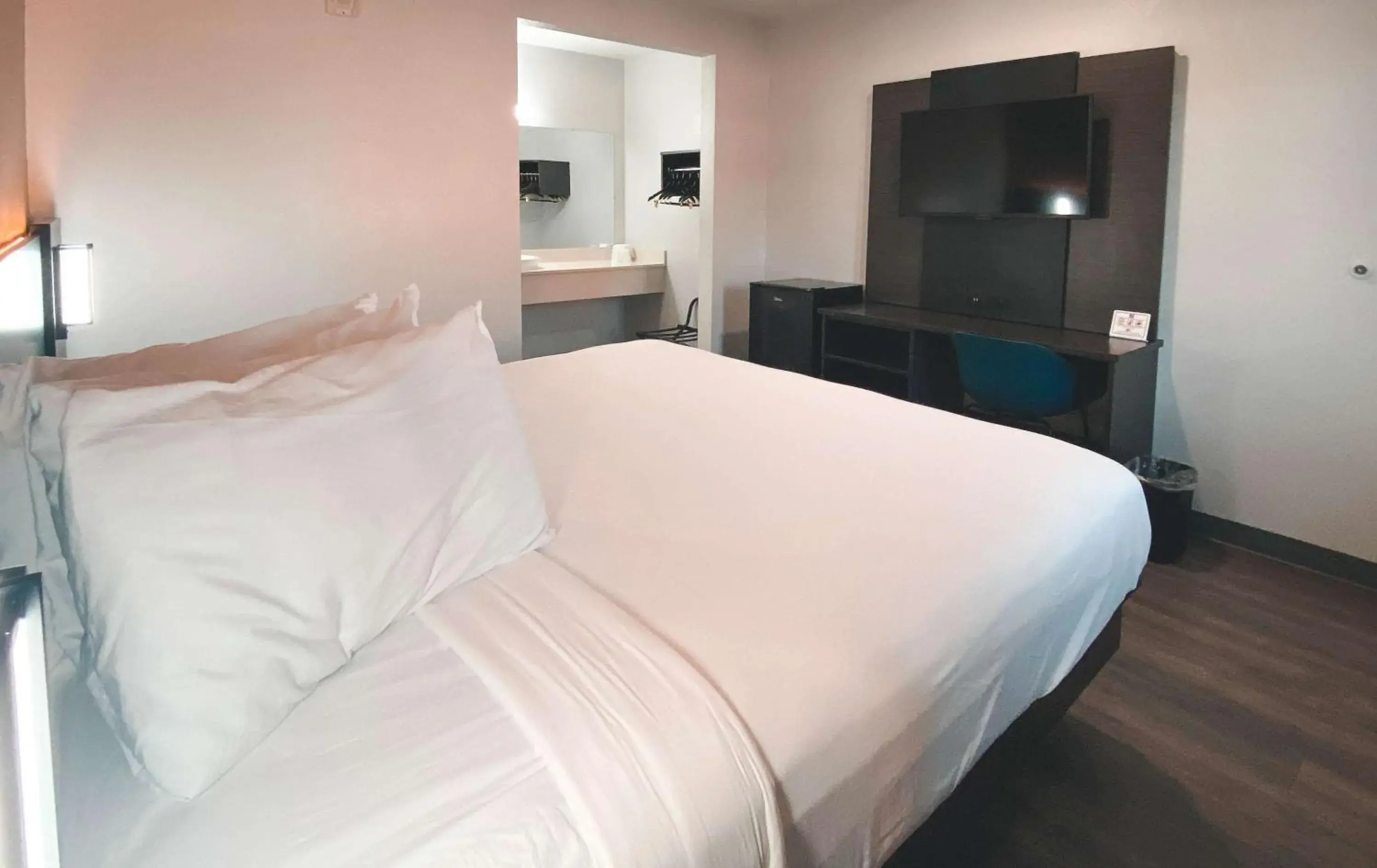 Bedroom, Bed in Motel 6-West Sacramento, CA Bedroom, Bed in Motel 6-West Sacramento, CA