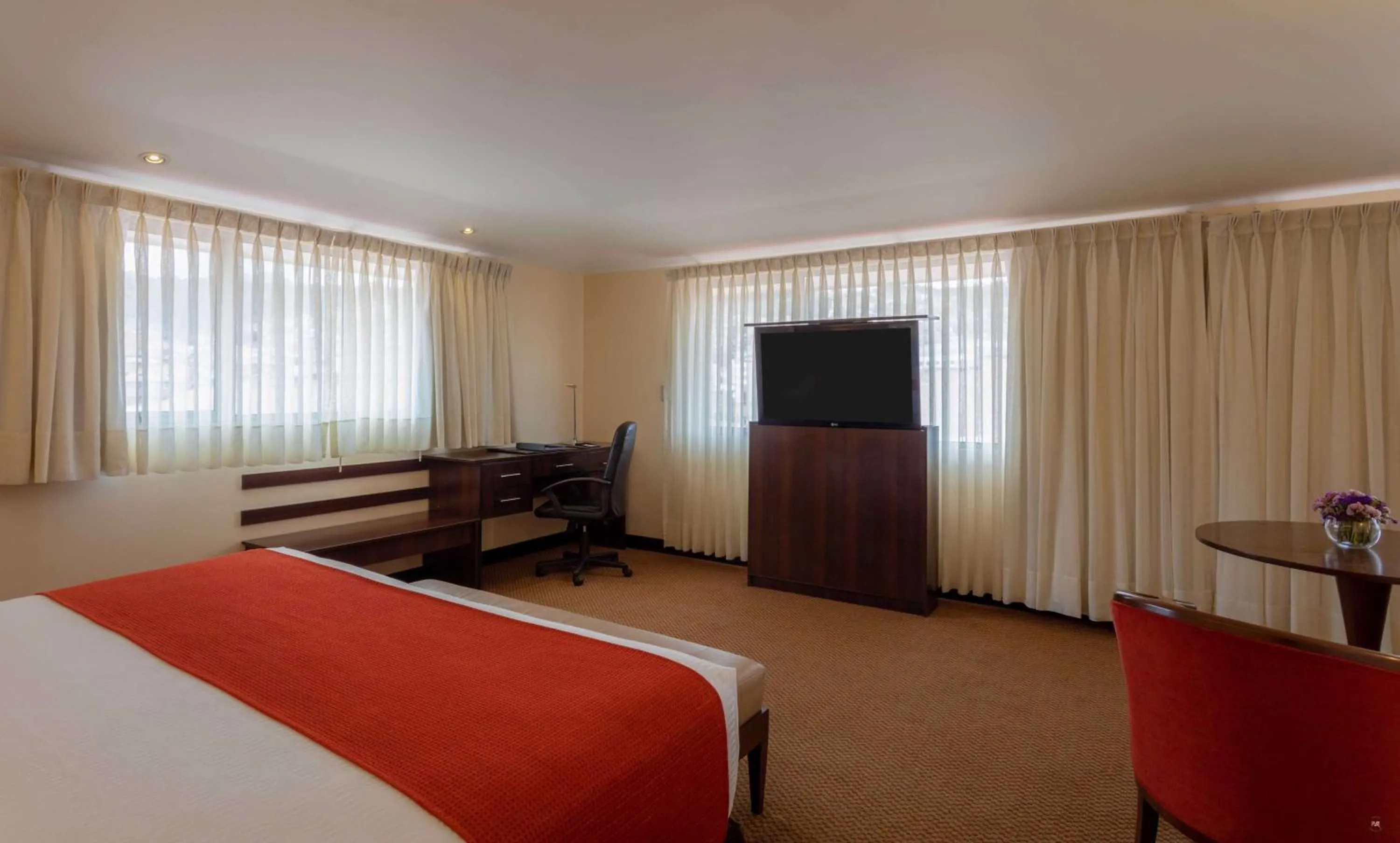 Photo of the whole room, Bed in Sonesta Hotel Cusco