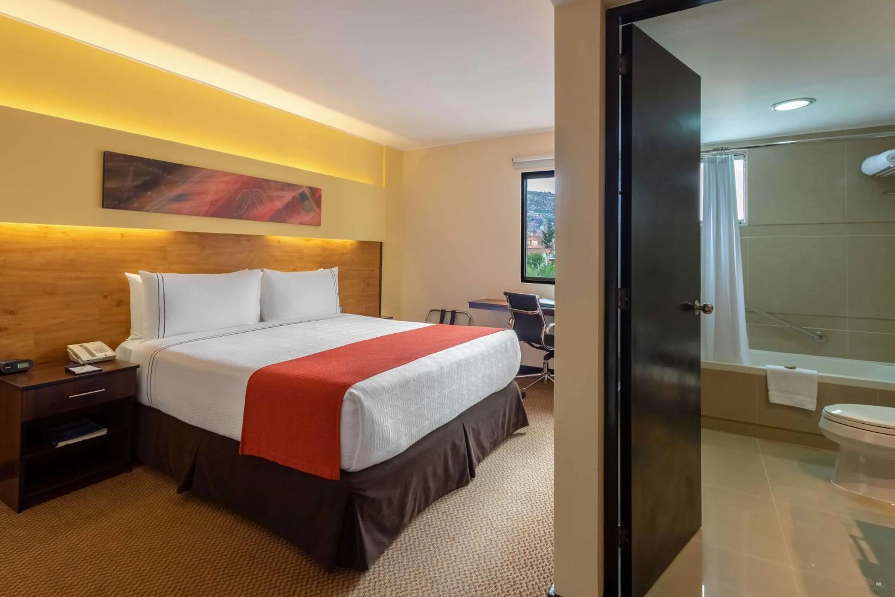 Photo of the whole room, Bed in Sonesta Hotel Cusco