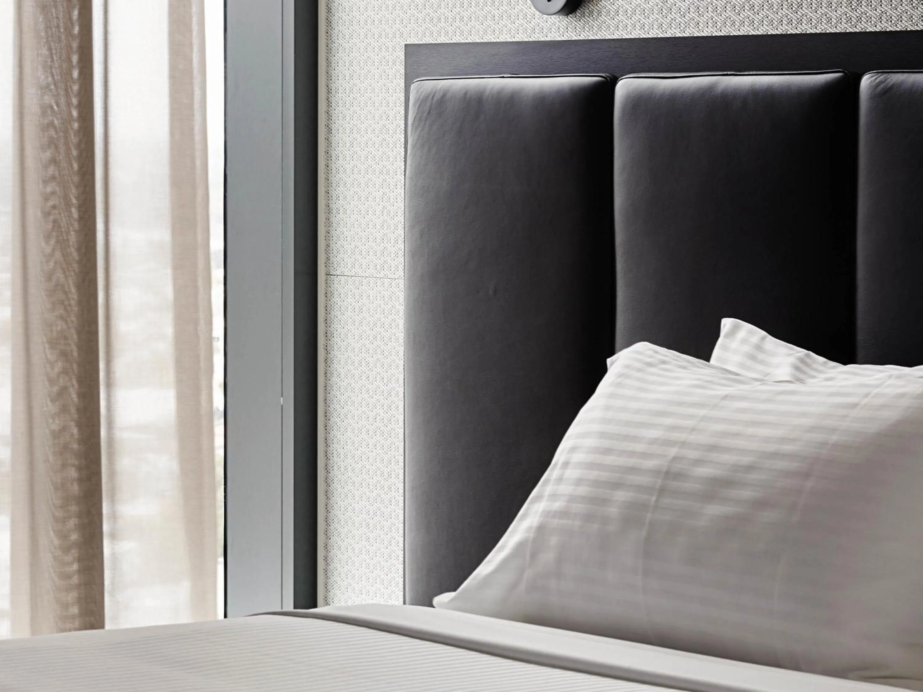 Bedroom, Bed in Novotel Melbourne South Wharf